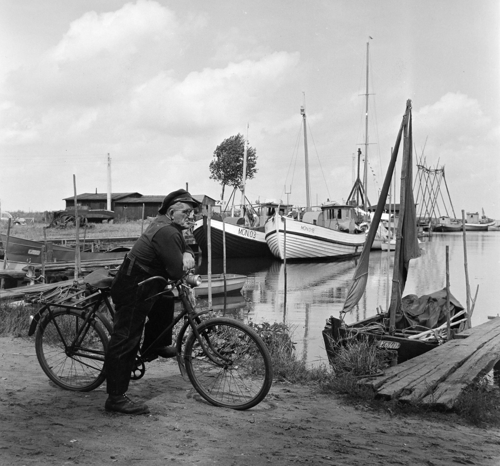 Germany, Mönkebude, kikötő., 1966, Bojár Sándor, GDR, bicycle, Fortepan #178751