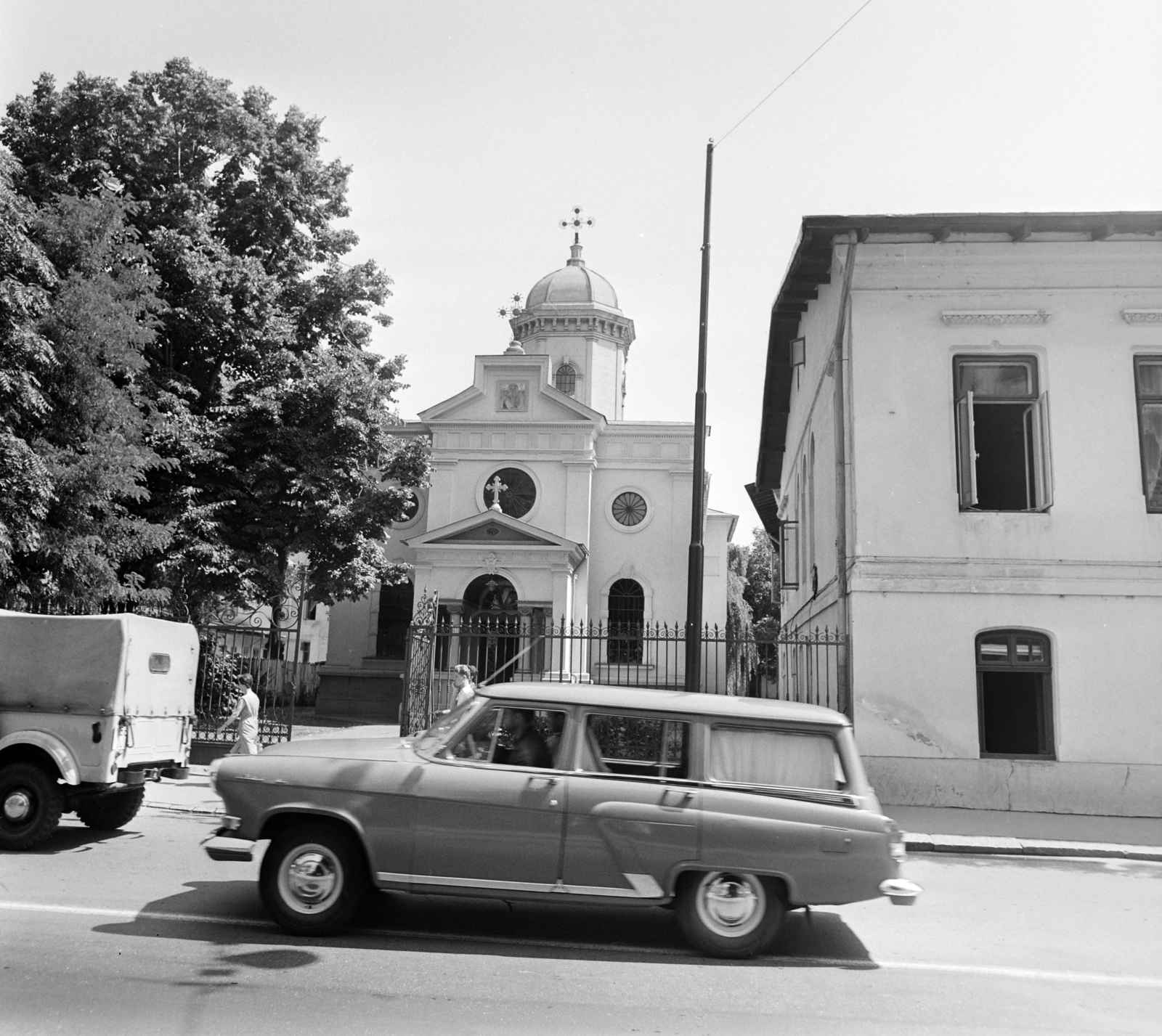 Romania, Bucharest, Calea Victoriei, Nagy Szent Vazul-templom, mellette jobbra a Művészettörténeti Intézet., 1965, Bojár Sándor, Fortepan #178771