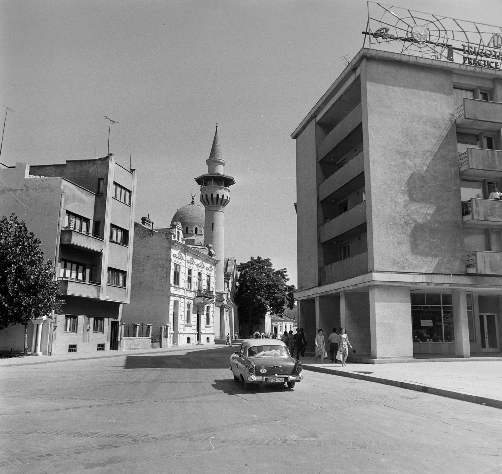 Romania, Constanța, Piata Ovidiu, háttérben a Károly-mecset., 1968, Bojár Sándor, Fortepan #178788