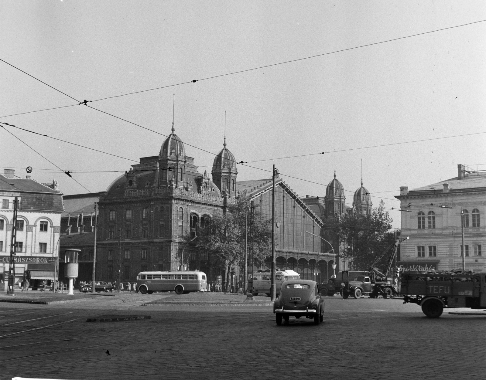 Magyarország, Budapest VI., Nyugati (Marx) tér, szemben a Nyugati pályaudvar., 1960, Bojár Sándor, Budapest, Fortepan #178814