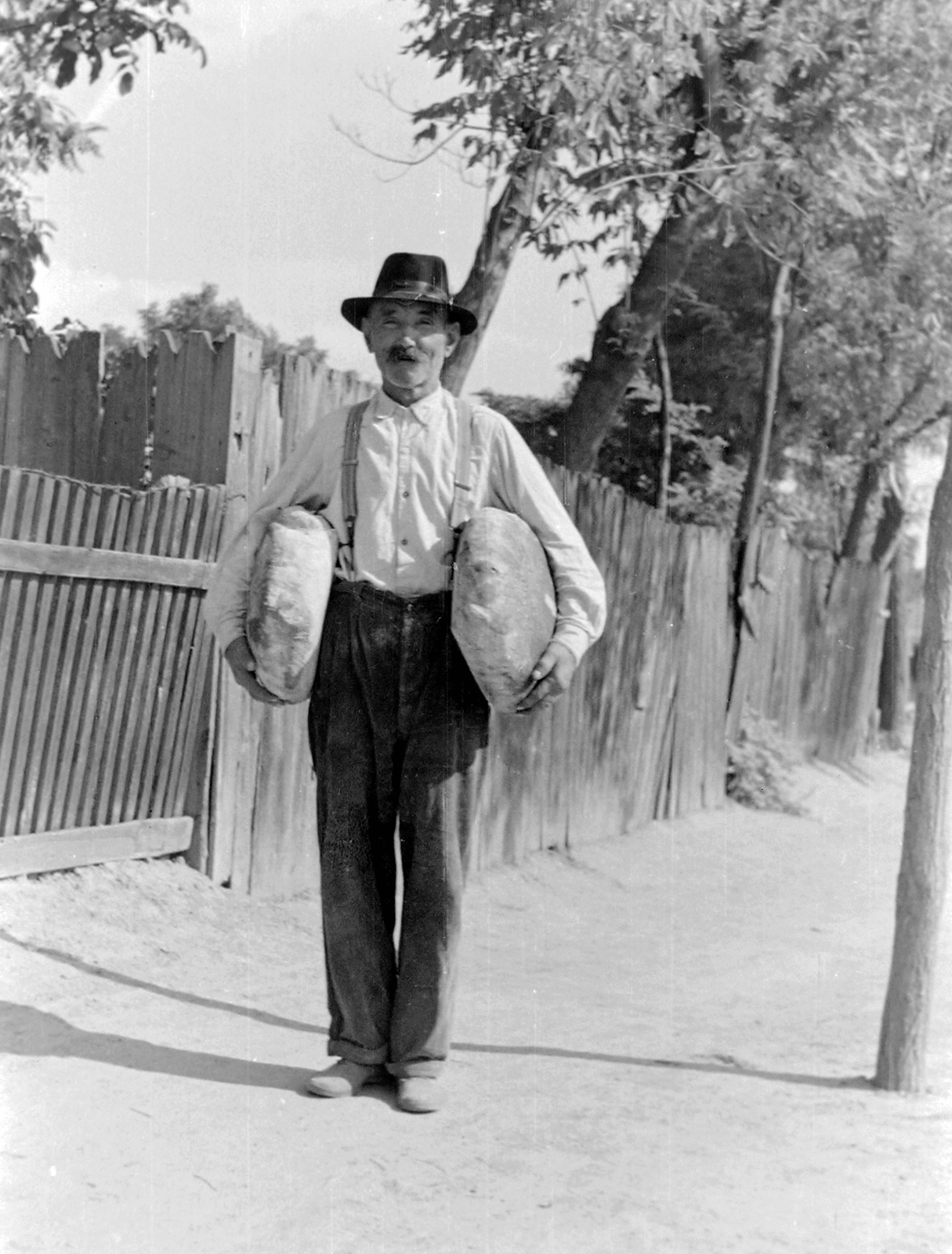 1957, Kurutz Márton, loaf of bread, Fortepan #17883