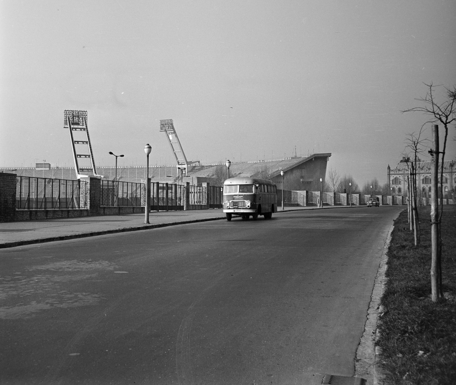 Hungary, Budapest XIV., Stefánia (Népstadion) út, háttérben a Népstadion., 1968, Bojár Sándor, Budapest, Fortepan #178835