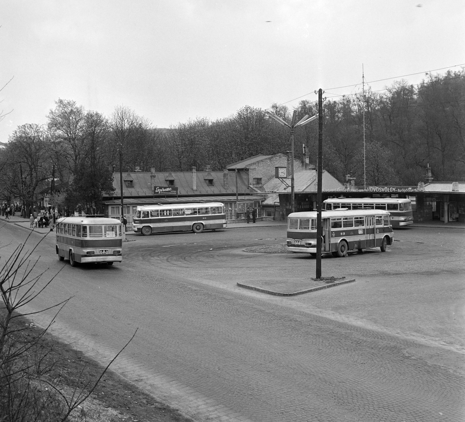 Magyarország, Hűvösvölgy, Budapest II., Hűvösvölgyi út (Vörös Hadsereg útja), autóbusz-végállomás., 1965, Bojár Sándor, Budapest, Fortepan #178853