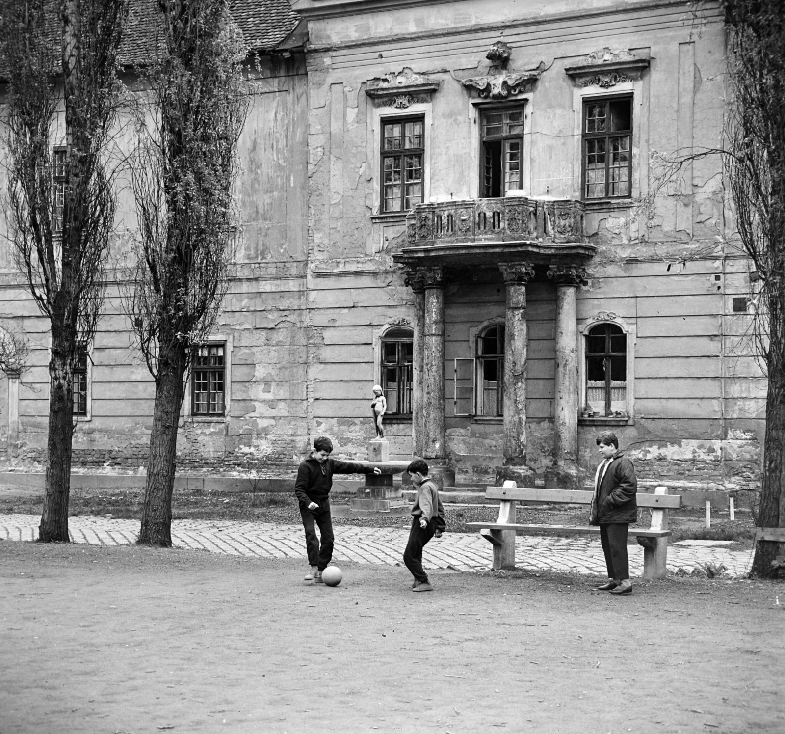 Hungary, Óbuda, Budapest III., Fő tér, a Zichy-kastély főépülete a park felől nézve., 1967, Bojár Sándor, Budapest, Fortepan #178879
