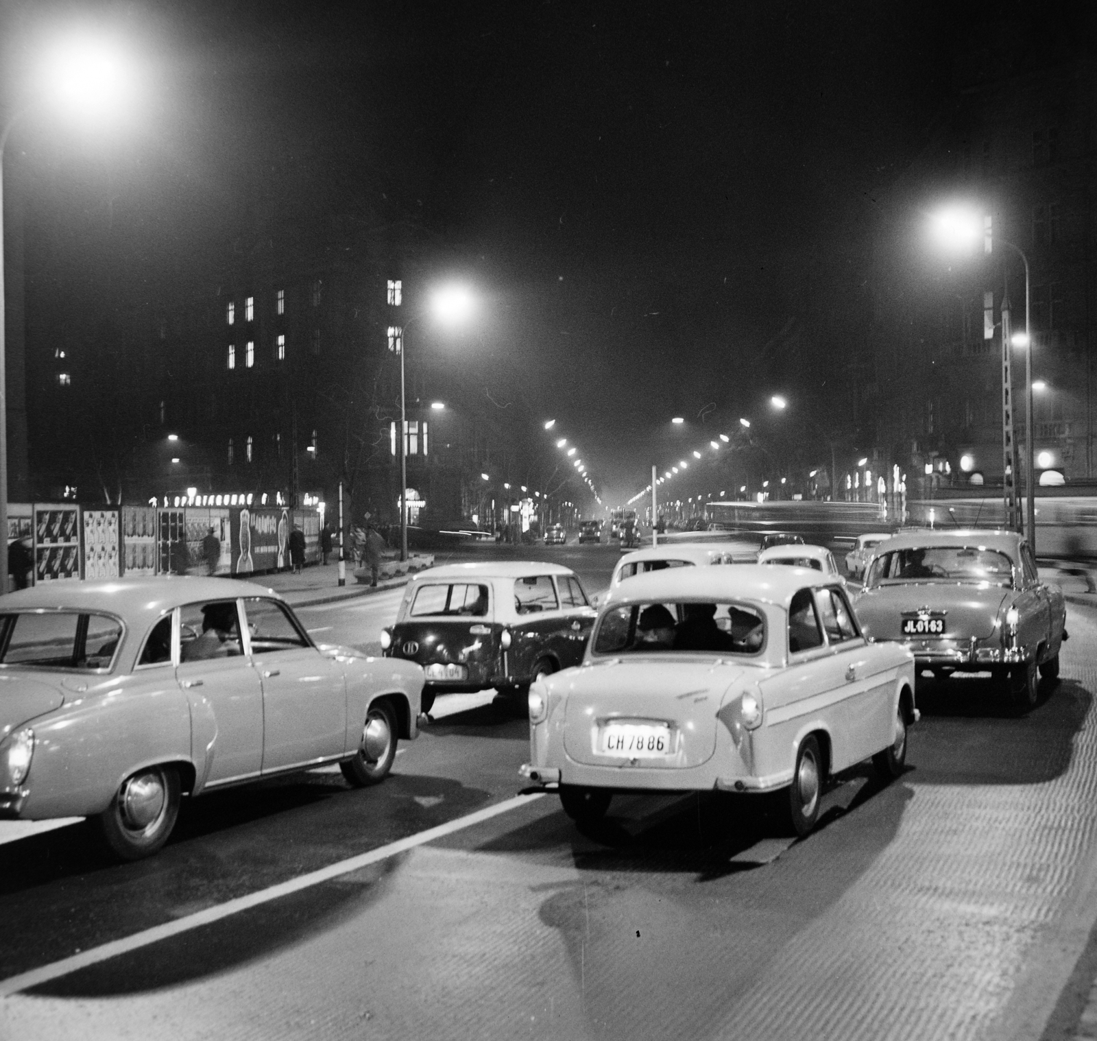 Magyarország, Budapest V.,Budapest VI., József Attila utca az Andrássy út (Népköztársaság útja) felé nézve, balra a Bajcsy-Zsilinszky út torkolata., 1965, Bojár Sándor, Budapest, Fortepan #178903