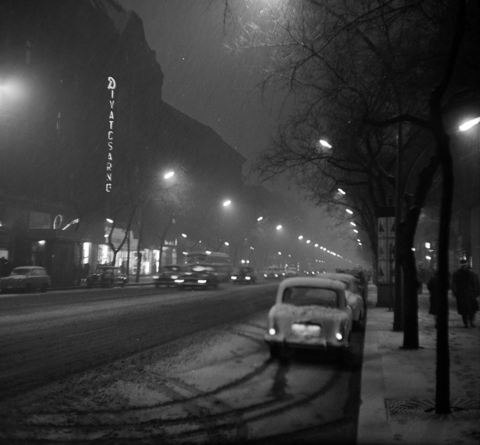 Hungary, Budapest VI., az Andrássy út (Népköztársaság útja) a Jókai tér felől a Nagymező utca felé nézve., 1965, Bojár Sándor, Budapest, Fortepan #178908