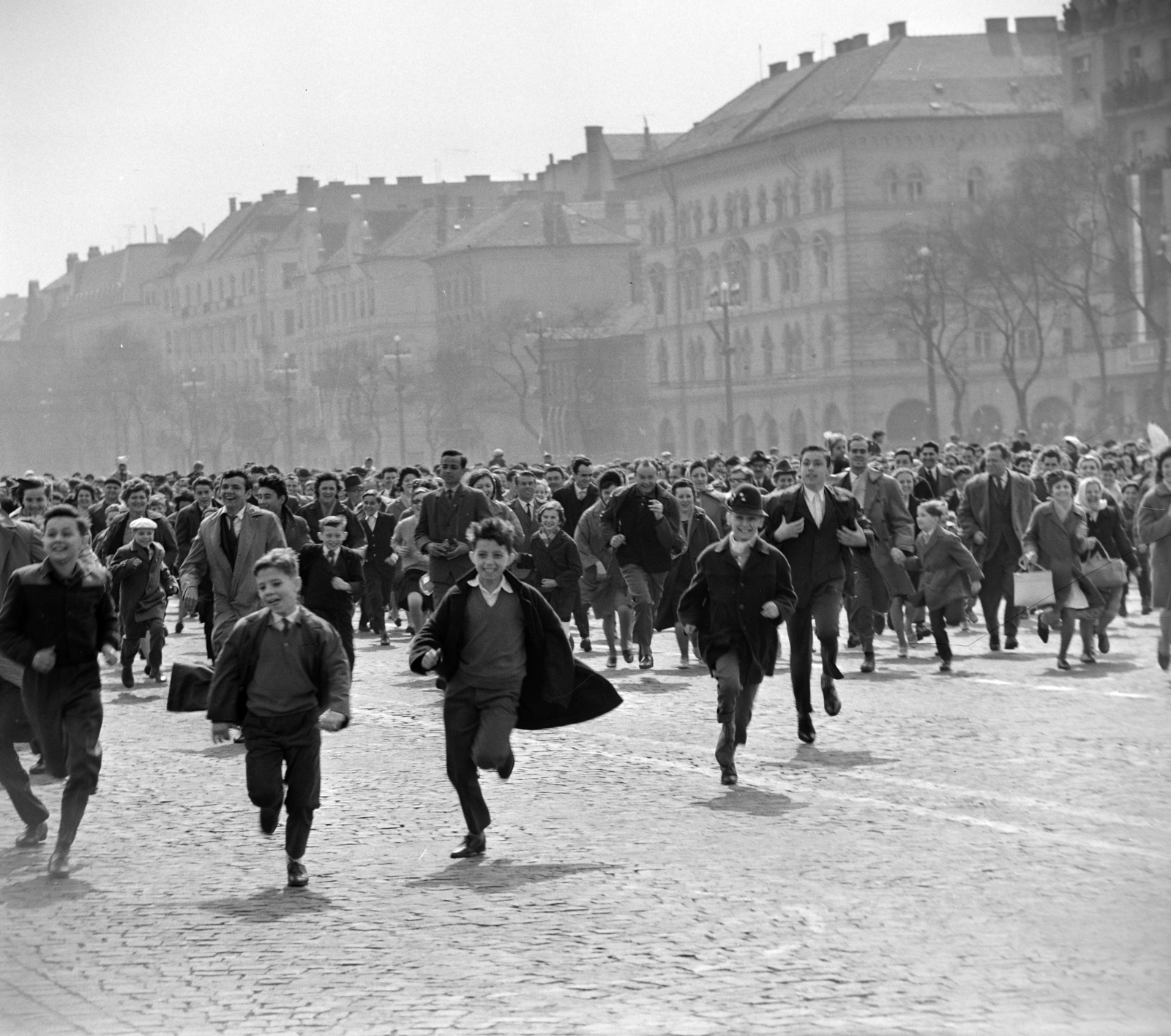 Hungary, Budapest XIV.,Budapest VII., Dózsa György út, Ötvenhatosok tere (Felvonulási tér), április 4-i katonai díszszemle alkalmával., 1965, Bojár Sándor, Budapest, Fortepan #178935