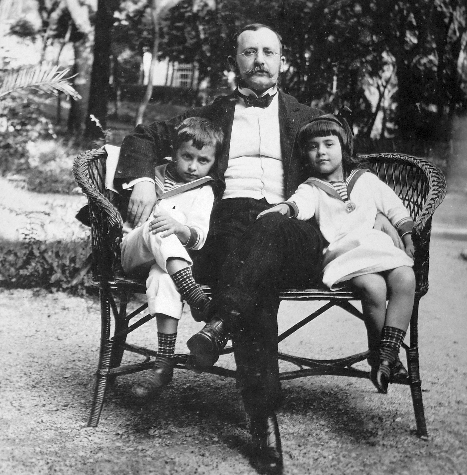 Hungary, dr. Schaffer Károly ideg-elmegyógyász, egyetemi tanár, a Magyar Tudományos Akadémia tagja., 1907, Jankovszky György, family, garden, moustache, kids, man, Fortepan #17897