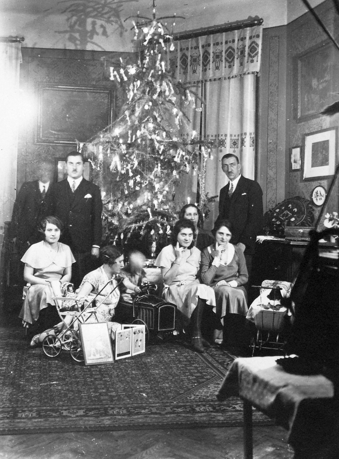 1930, Jankovszky György, Christmas, family, model car, christmas tree, baby carriage, saloon, curtain, carpet, tableau, women, men, kids, interior, Fortepan #17901