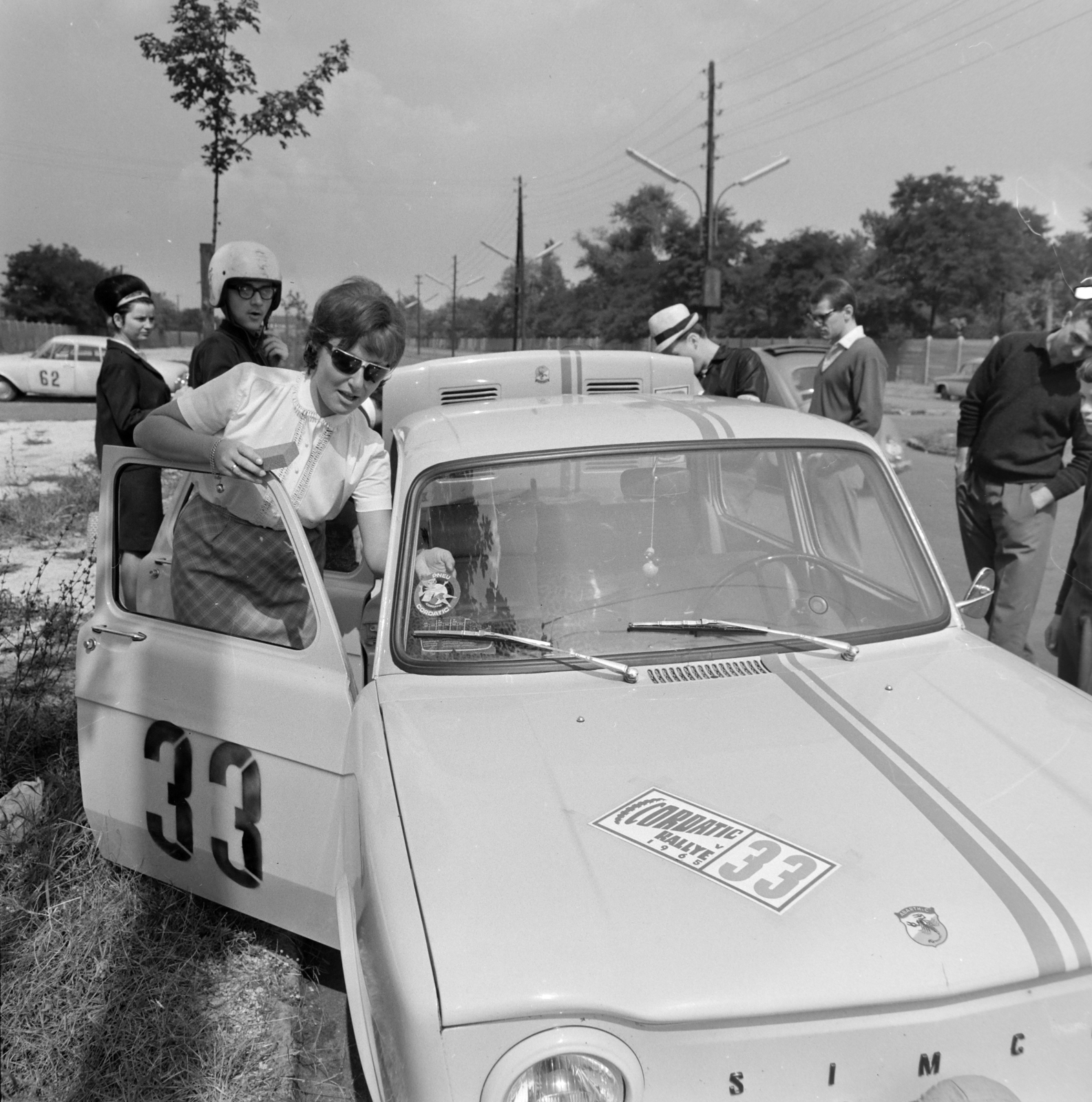 Magyarország, Budapest X., Albertirsai út, az V. Nemzetközi Cordatic Rallye résztvevője a rajtnál., 1965, Bojár Sándor, autóverseny, Simca-márka, Budapest, Fortepan #179016