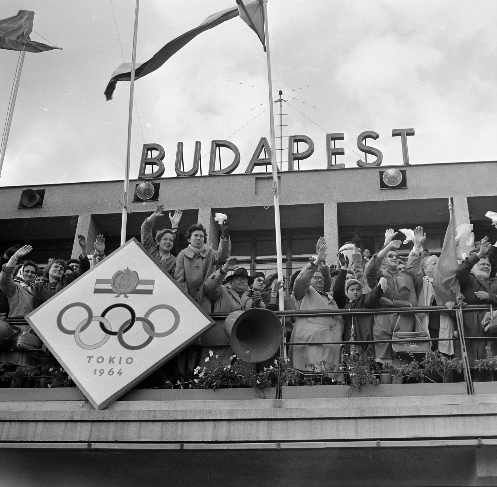 Hungary, Ferihegy (now - Ferenc Liszt) International Airport, Budapest XVIII., a felvétel a magyar olimpikonok első csoportjának Tókióba indulásakor, 1964. szeptember 22-én készült., 1964, Bojár Sándor, Budapest, Fortepan #179038