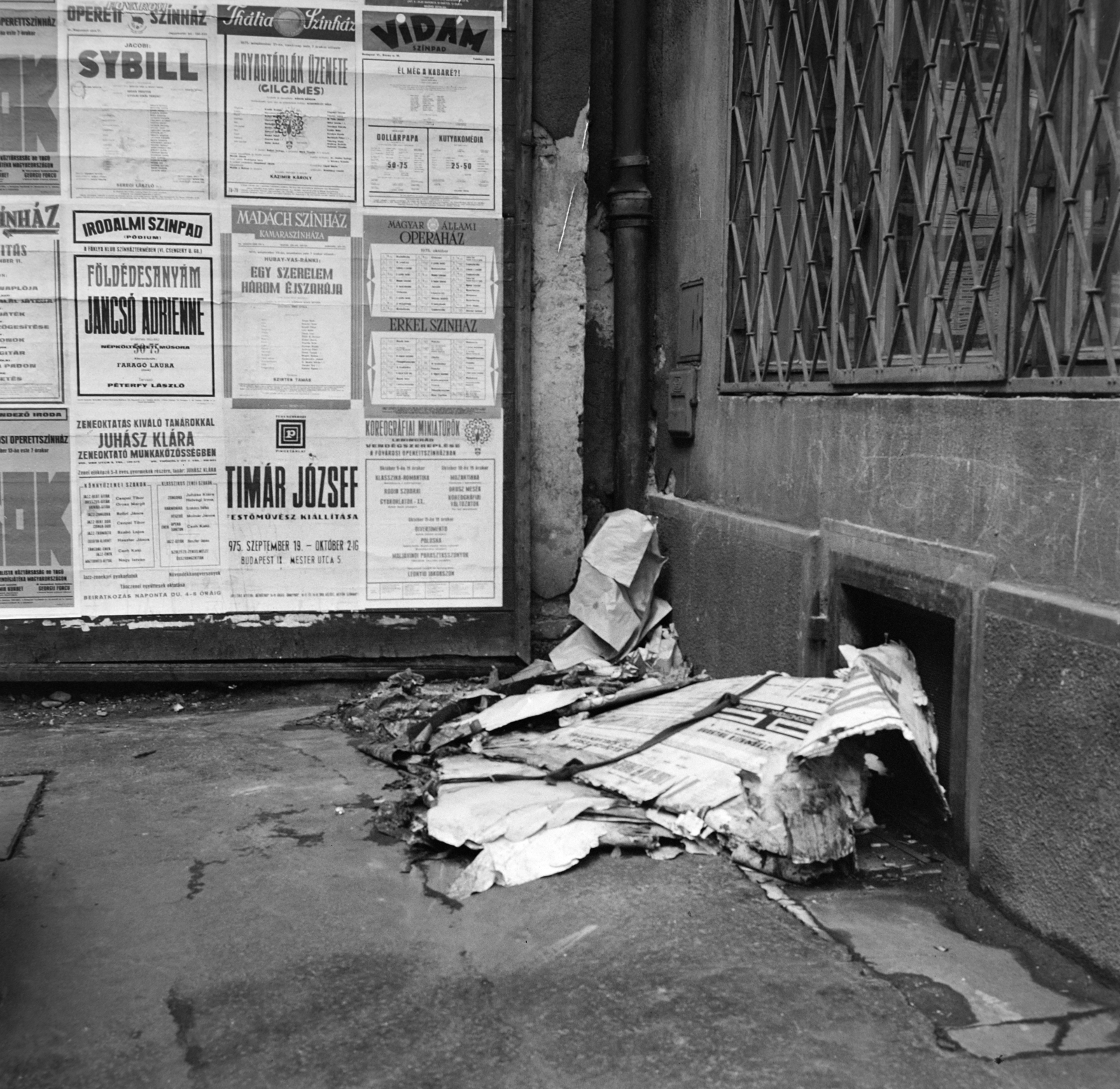 Hungary, Budapest VII., a Dob utca 6. számú ház tűzfala és a Dob utca 8. számú ház közötti sarok., 1975, Bojár Sándor, poster, Budapest, Fortepan #179060