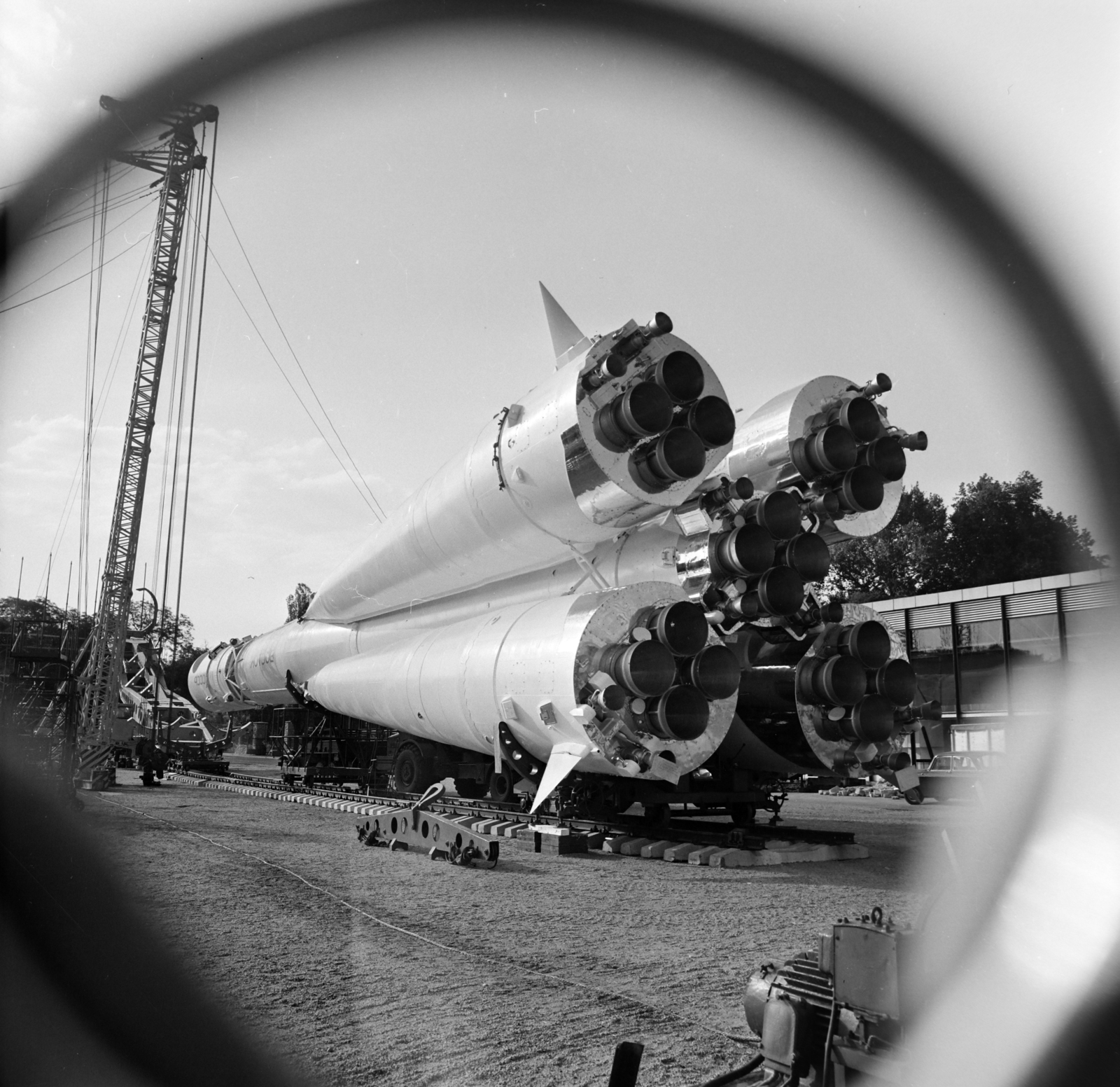 Hungary, Budapest XIV., a BNV területe, a Szovjet tudomány és technika 50 éve jubileumi kiállítása 1967. szeptember 1-24. A felvételen a Vosztok-1, Gagarin űrhajójának másolata., 1967, Bojár Sándor, Budapest, Fortepan #179092