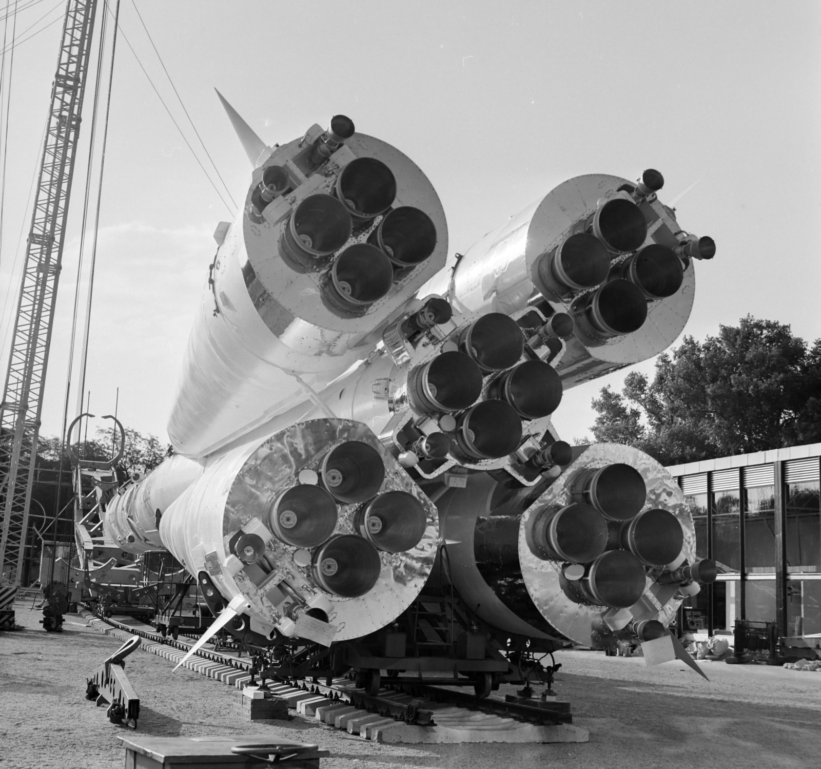 Hungary, Budapest XIV., a BNV területe, a Szovjet tudomány és technika 50 éve jubileumi kiállítása 1967. szeptember 1-24. A felvételen a Vosztok-1, Gagarin űrhajójának másolata., 1967, Bojár Sándor, Budapest, Fortepan #179093