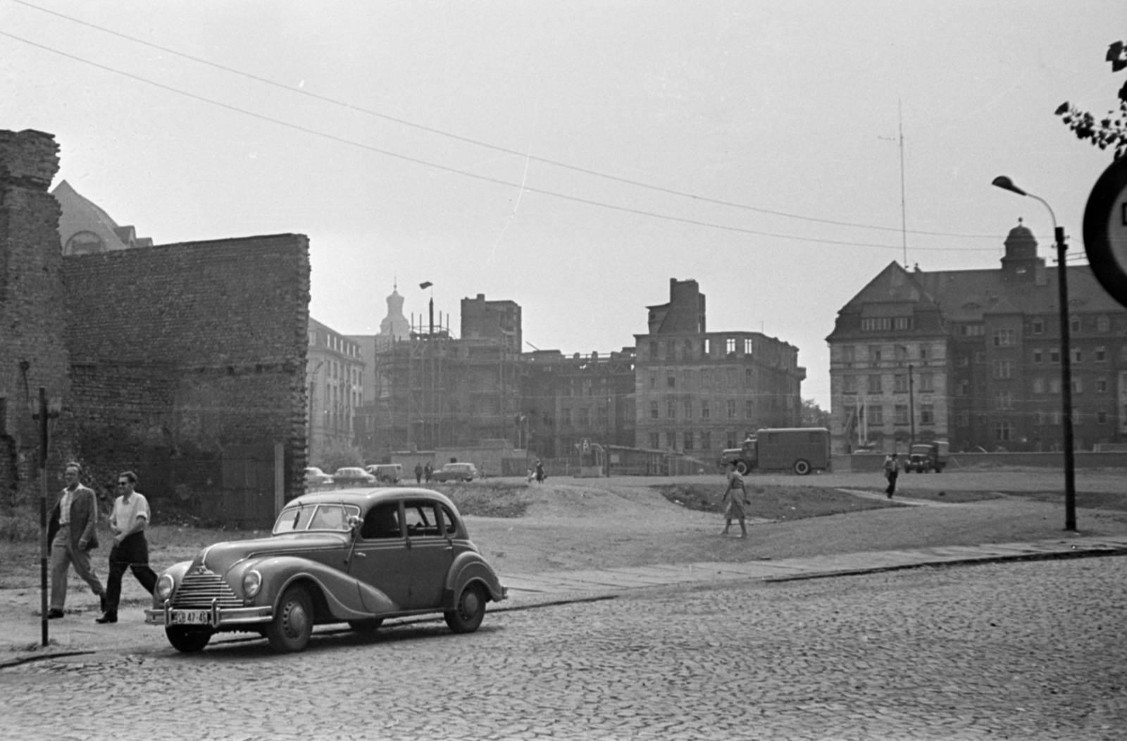 Germany, Leipzig, a mai Parkplatz környéke, jobb szélen a Dittrichring 22. számú épület hátsó homlokzata., 1960, Bojár Sándor, GDR, Fortepan #179143