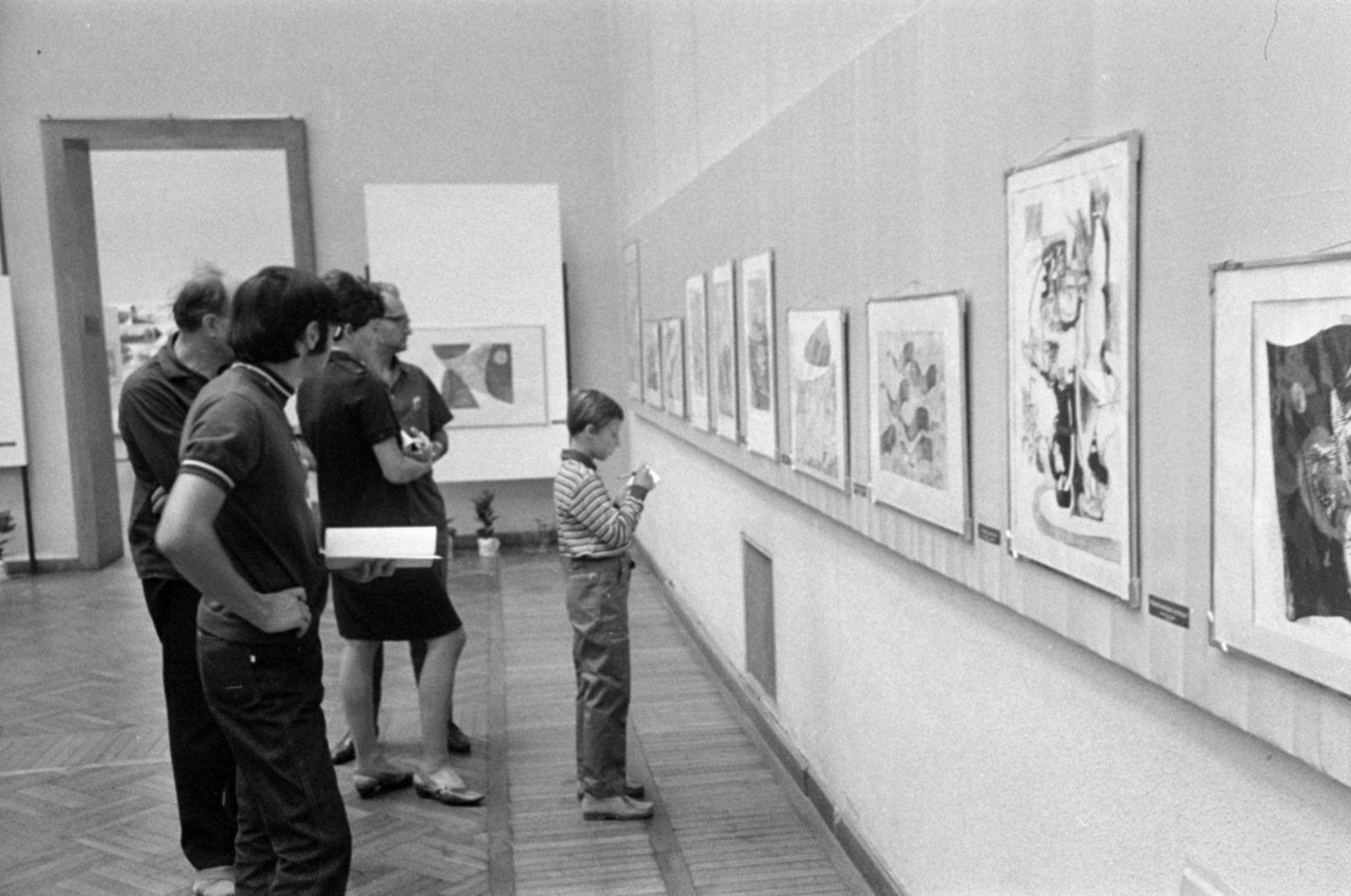 Magyarország, Budapest XIV., Hősök tere, Műcsarnok. A felvétel a Mai román grafika című kiállításon készült., 1969, Bojár Sándor, Budapest, Fortepan #179216