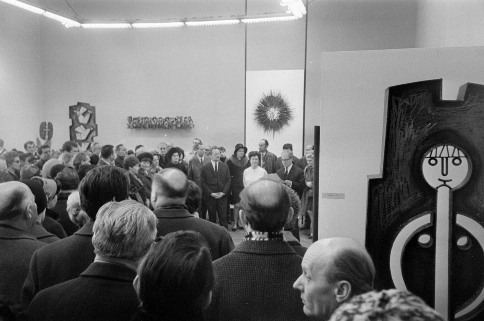 Magyarország, Budapest XIV., Műcsarnok, Percz János ötvösművész kiállításának megnyitója a Kamarateremben., 1969, Bojár Sándor, kiállítás, Budapest, megnyitó ünnepség, Fortepan #179217