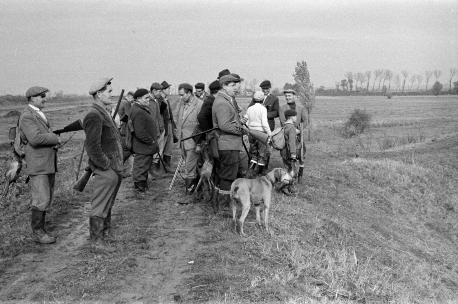 Hungary, Boldog, a felvétel a helyi vadásztársaság fácán- és nyúlvadászatán készült., 1964, Bojár Sándor, hunter, hunting, wellingtons, visor cap, Fortepan #179246