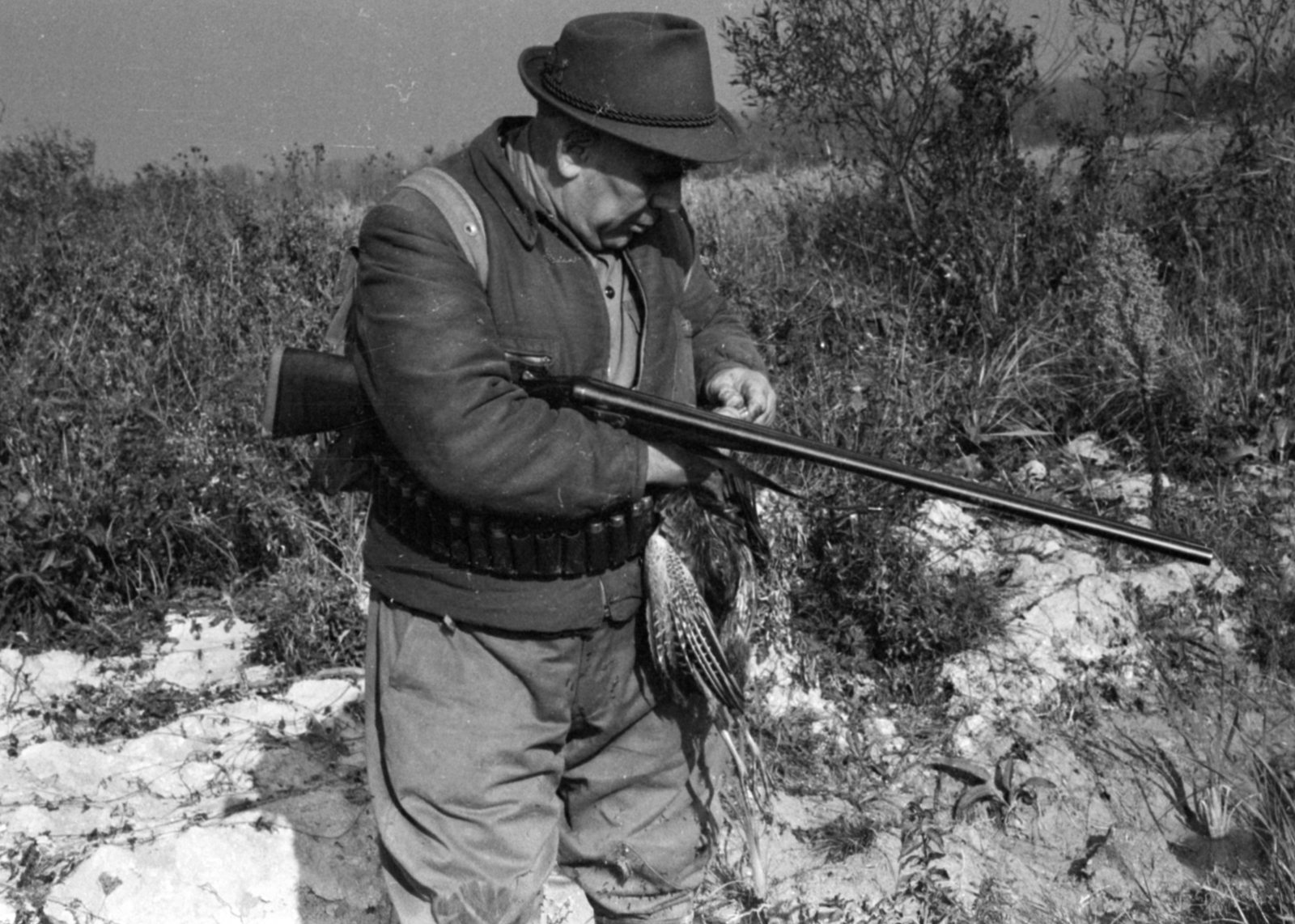 Hungary, Ócsa, a felvétel a Kohó- és Gépipari Minisztérium Szabadság Vadásztársaságának fácán- és nyúlvadászatán készült., 1965, Bojár Sándor, Fortepan #179268