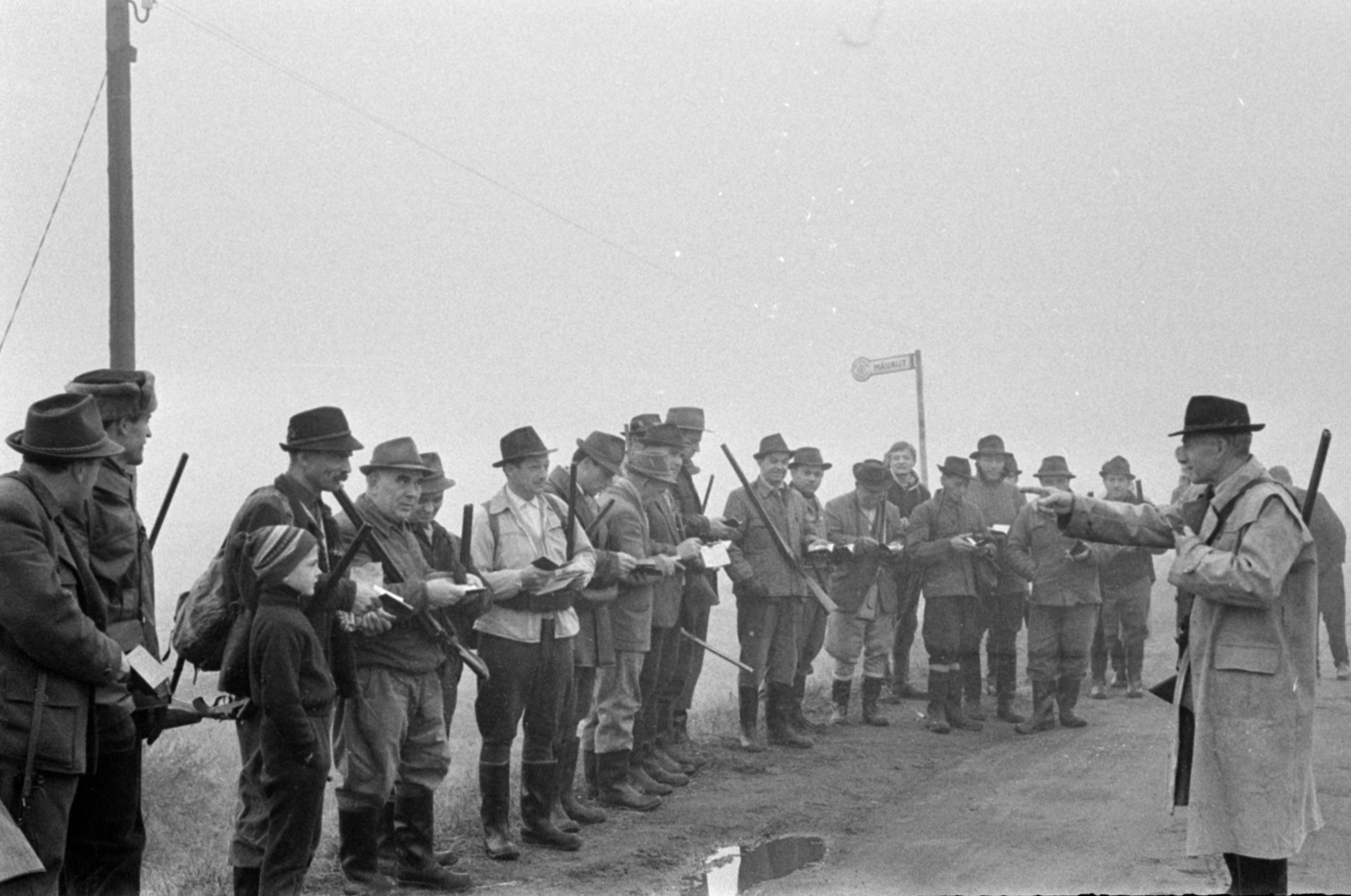 Magyarország, Ócsa, a felvétel a Kohó- és Gépipari Minisztérium Szabadság Vadásztársaságának fácán- és nyúlvadászatán készült., 1965, Bojár Sándor, Fortepan #179278