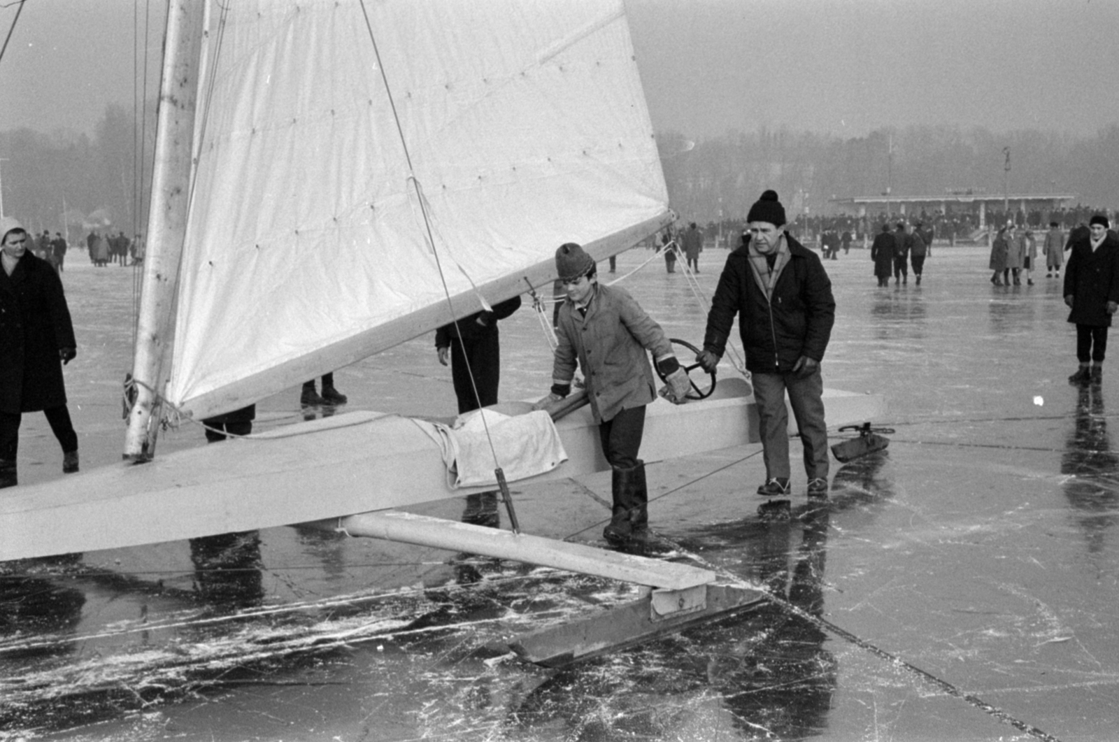 Hungary,Lake Balaton, Balatonfüred, a befagyott Balaton a hajóállomásnál., 1967, Bojár Sándor, Fortepan #179316