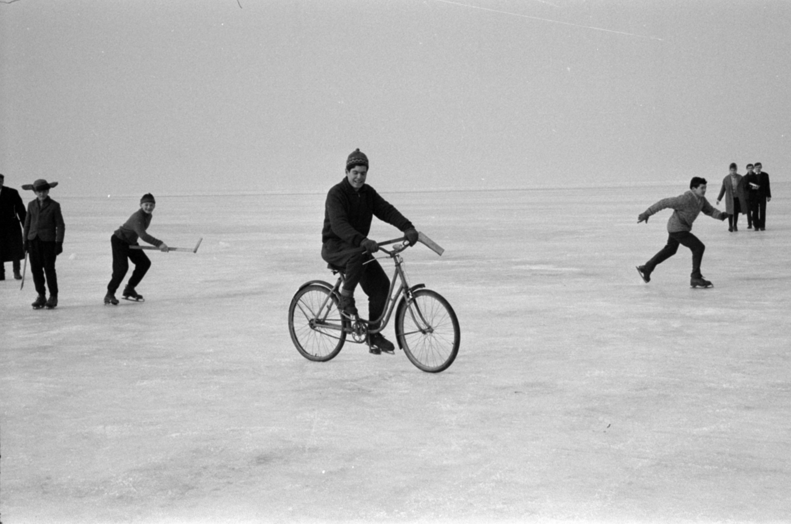 Hungary, Balatonfüred, a befagyott Balaton a hajóállomásnál., 1967, Bojár Sándor, Fortepan #179330