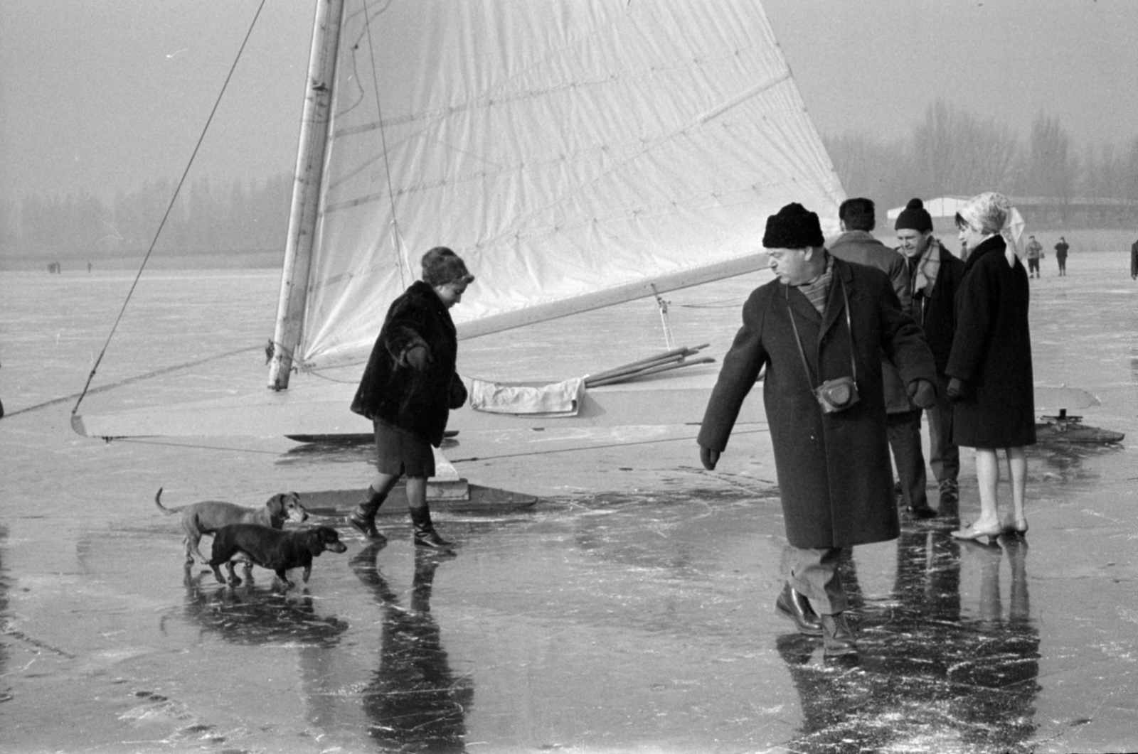 Hungary, Balatonfüred, a befagyott Balaton a hajóállomásnál., 1967, Bojár Sándor, Fortepan #179340