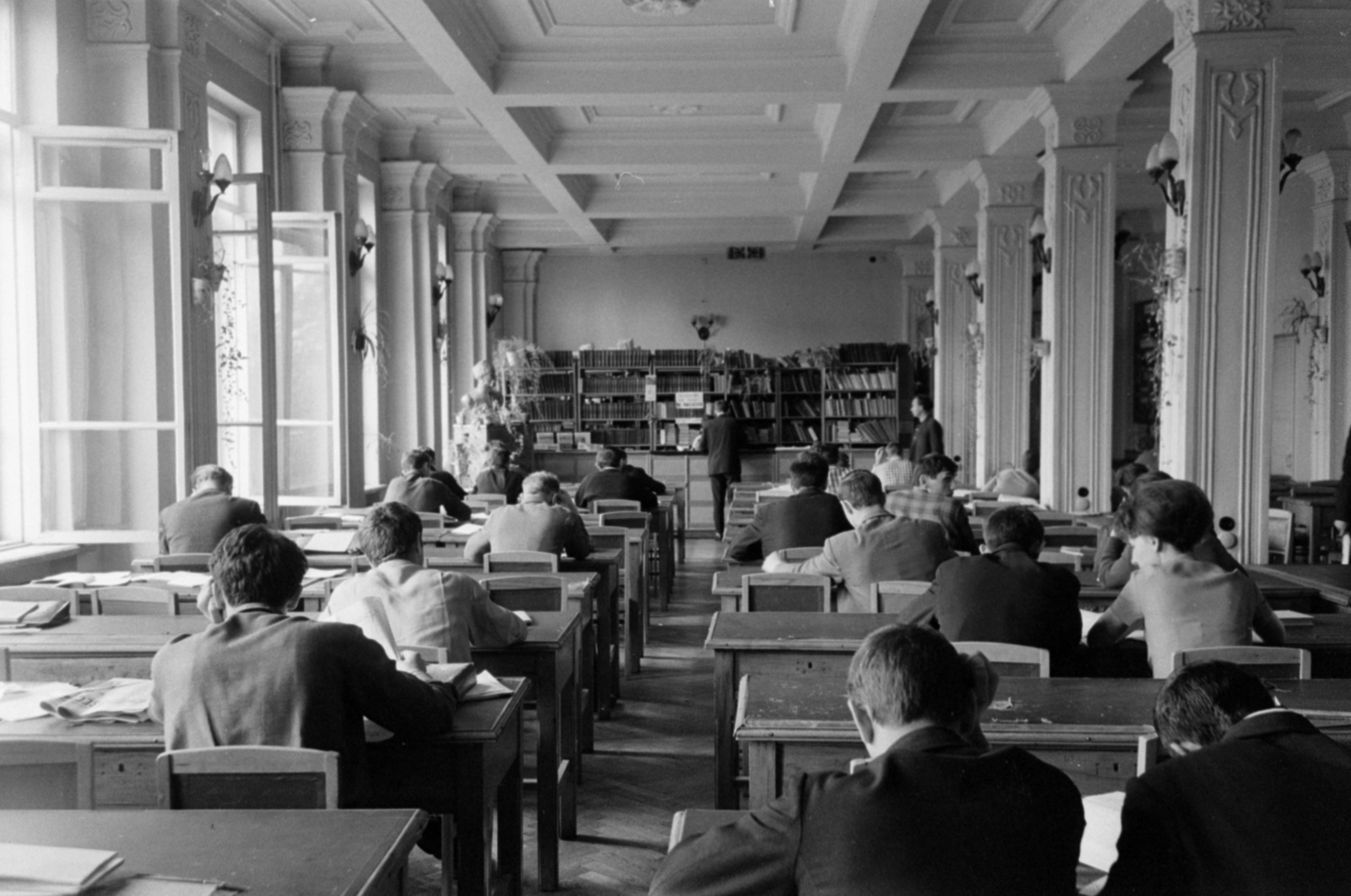 Russia, (Ordzsonikidze), ulica Nyikolajevna, az Észak-kaukázusi Bányászati és Kohászati Intézet könyvtára., 1967, Bojár Sándor, Soviet Union, Fortepan #179352