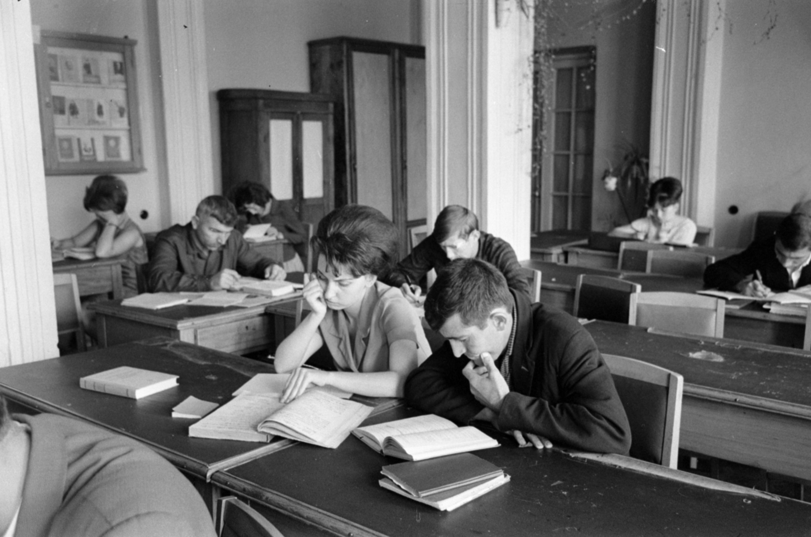 Russia, (Ordzsonikidze), ulica Nyikolajevna, az Észak-kaukázusi Bányászati és Kohászati Intézet könyvtára., 1967, Bojár Sándor, Soviet Union, Fortepan #179353