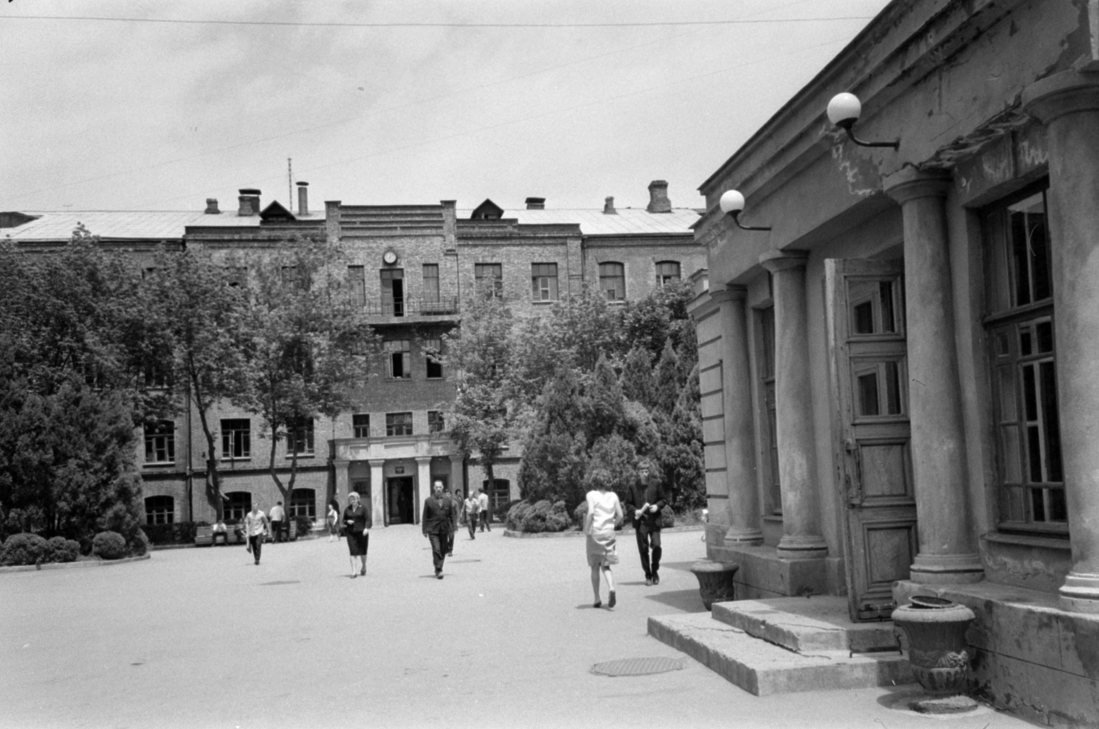 Russia, (Ordzsonikidze), ulica Nyikolajevna, Észak-kaukázusi Bányászati és Kohászati Intézet., 1967, Bojár Sándor, Soviet Union, Fortepan #179359