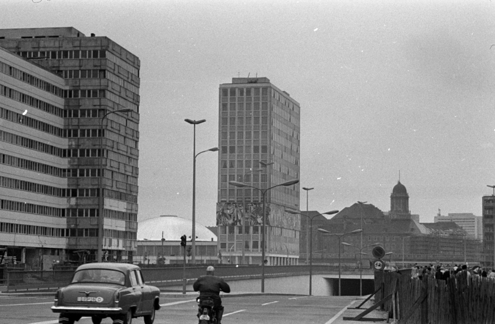 Németország, Berlin, Kelet-Berlin, Otto-Braun-Strasse (Hans-Beimler-Strasse), aluljáró az Alexanderplatznál., 1969, Bojár Sándor, NDK, Fortepan #179379