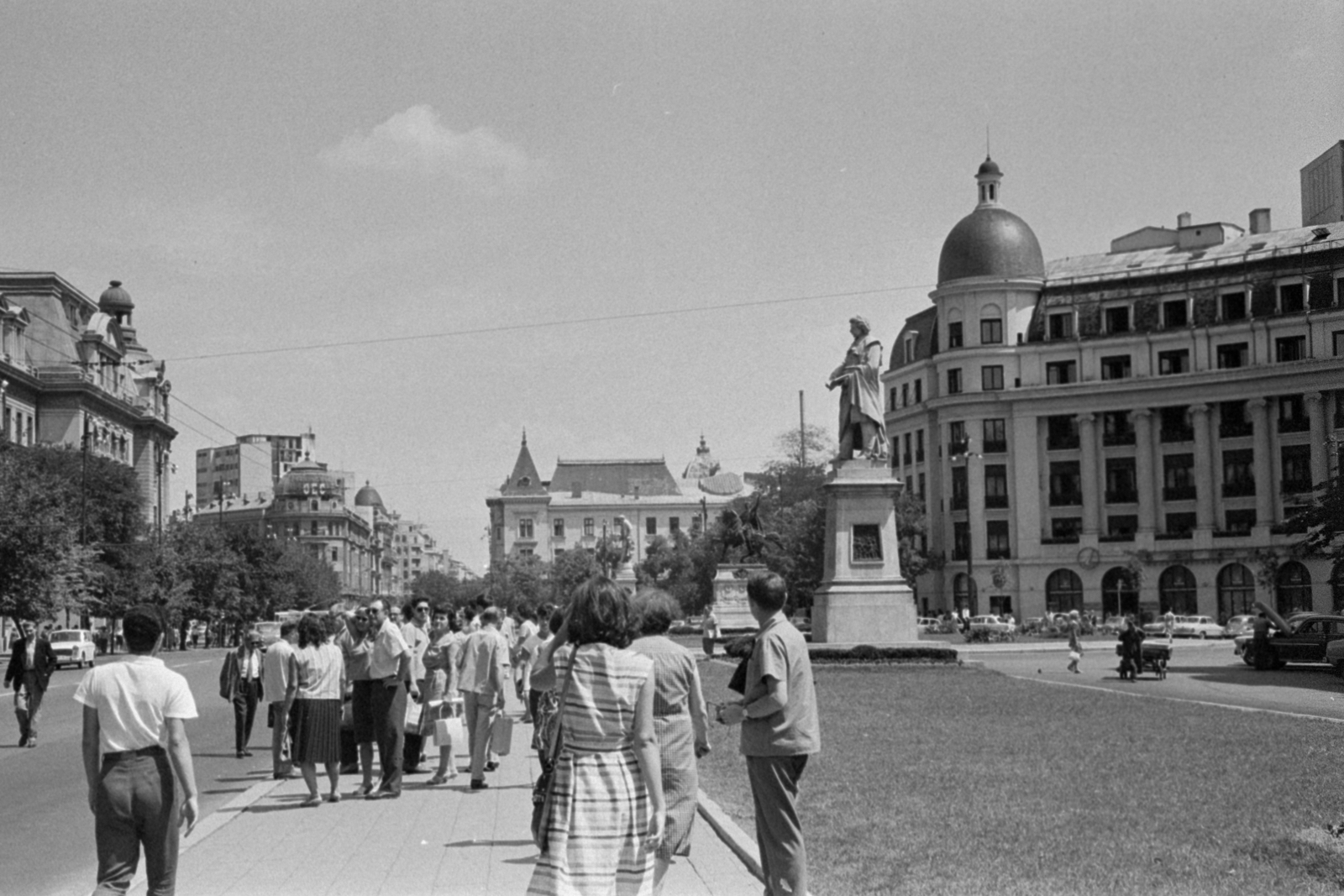 Romania, Bucharest, Egyetem tér (Piata Universităţii), balra a Bulevardul Regina Elisabeta (Bulevardul Gheorghe Gheorghiu-Dej)., 1965, Bojár Sándor, Fortepan #179419