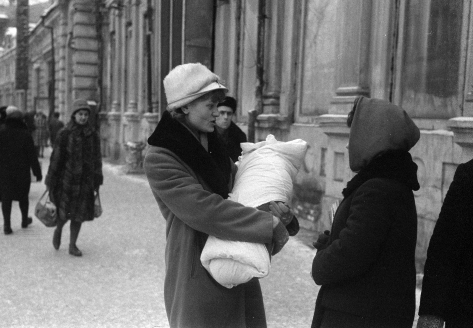 Russia, Irkutsk, a felvétel az Urickij utca 2-es számú ház előtt készült., 1964, Bojár Sándor, Fortepan #179438