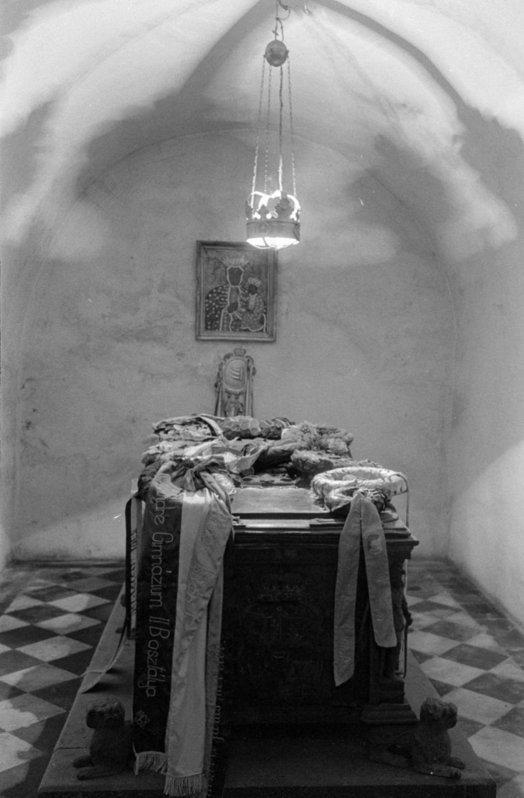 Poland, Kraków, Királyi Palota (Wawel), a Szent Szaniszló és Szent Vencel székesegyház kriptájában Báthory István erdélyi fejedelem és lengyel király sírja., 1968, Bojár Sándor, Fortepan #179526