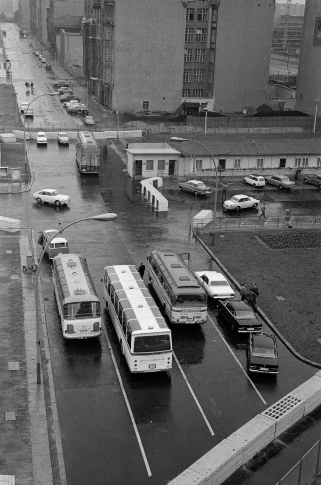 Germany, Berlin, Kelet-Berlin, Schützenstrasse, középen jobbra a Friedrichstrasse a Checkpoint Charlie felé., 1968, Bojár Sándor, GDR, Fortepan #179529