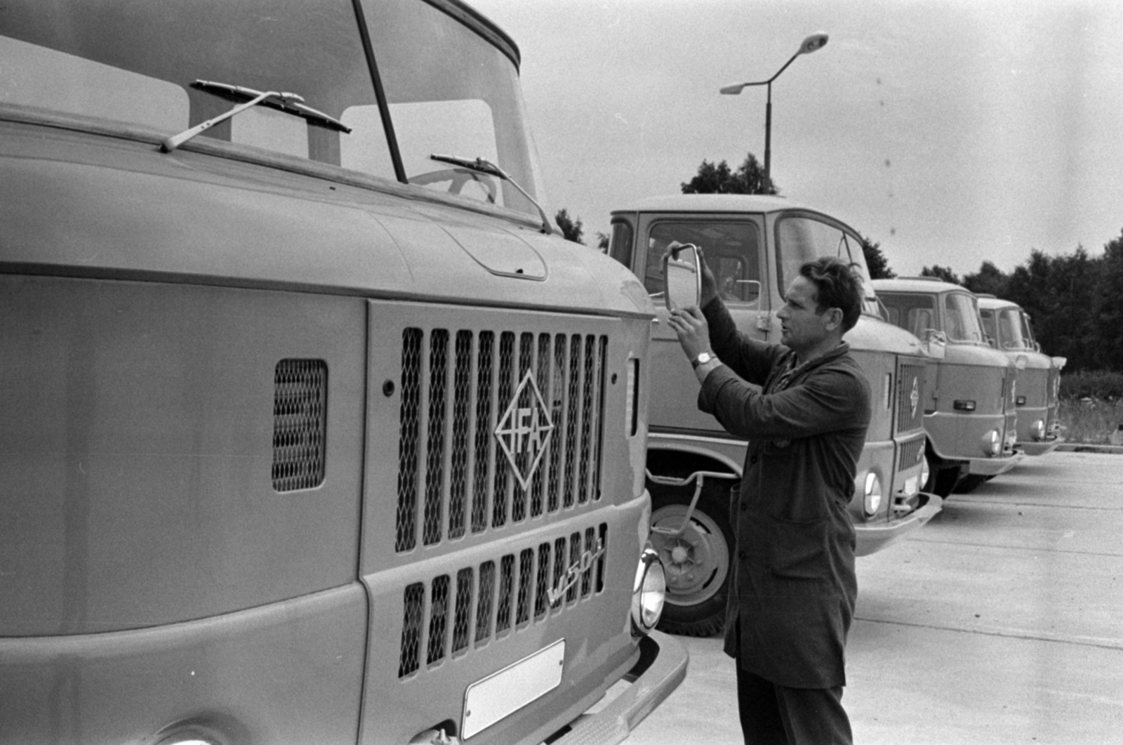 Németország, Ludwigsfelde, VEB IFA-Automobilwerke Ludwigsfelde udvara, IFA W50 típusú teherautók., 1966, Bojár Sándor, IFA-márka, NDK, IFA W50, Fortepan #179548
