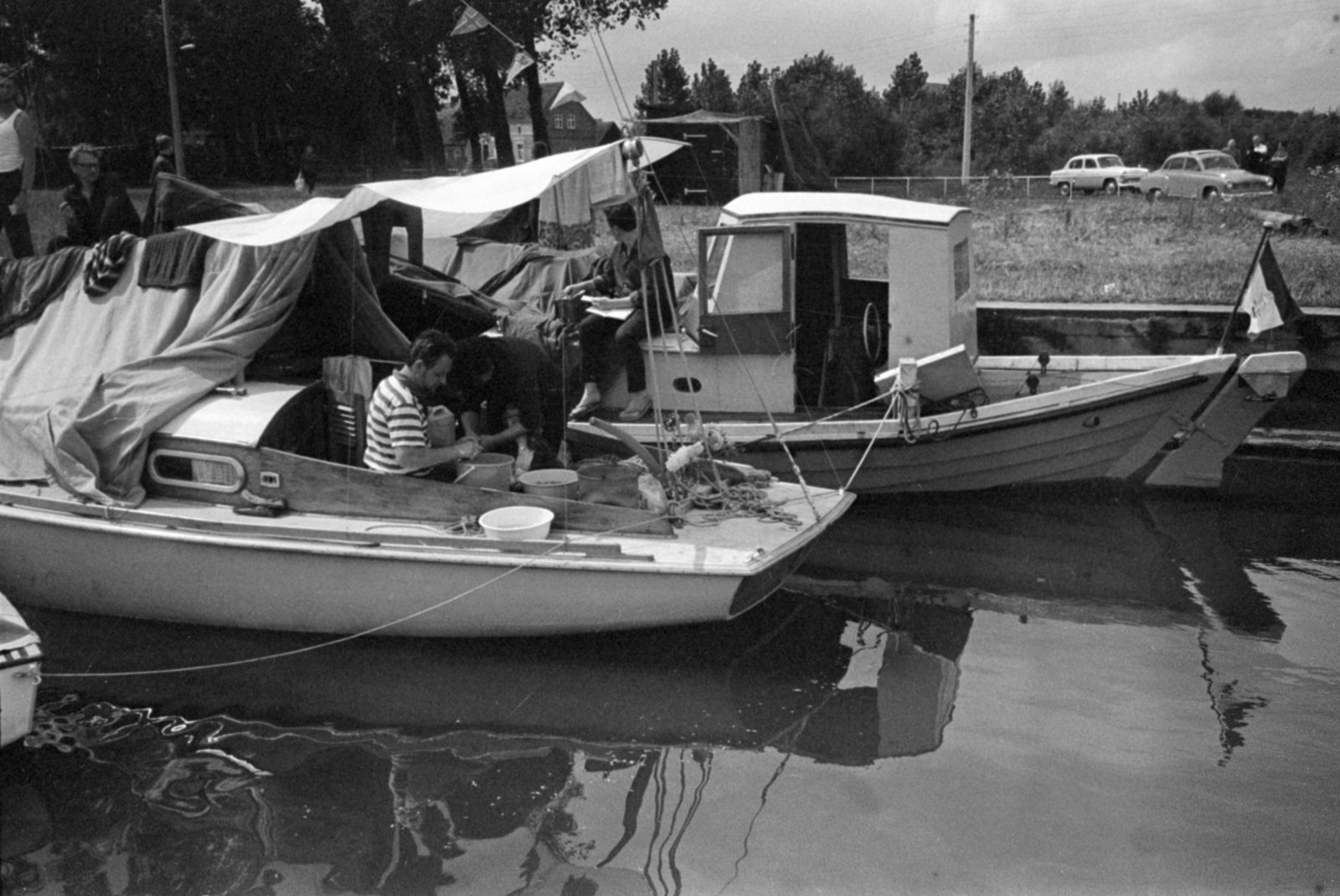 Németország, 1966, Bojár Sándor, NDK, kikötő, vitorláshajó, csónak, csíkos ruha, Fortepan #179575