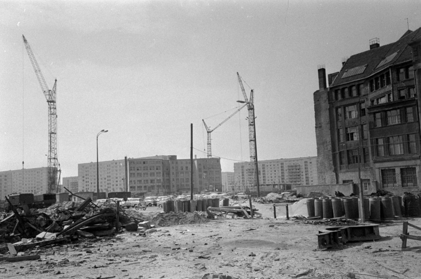 Germany, Berlin, Kelet-Berlin, Otto-Braun-Strasse (Hans-Beimler-Strasse), kilátás a Karl-Marx-Allee házaira., 1968, Bojár Sándor, GDR, Fortepan #179601