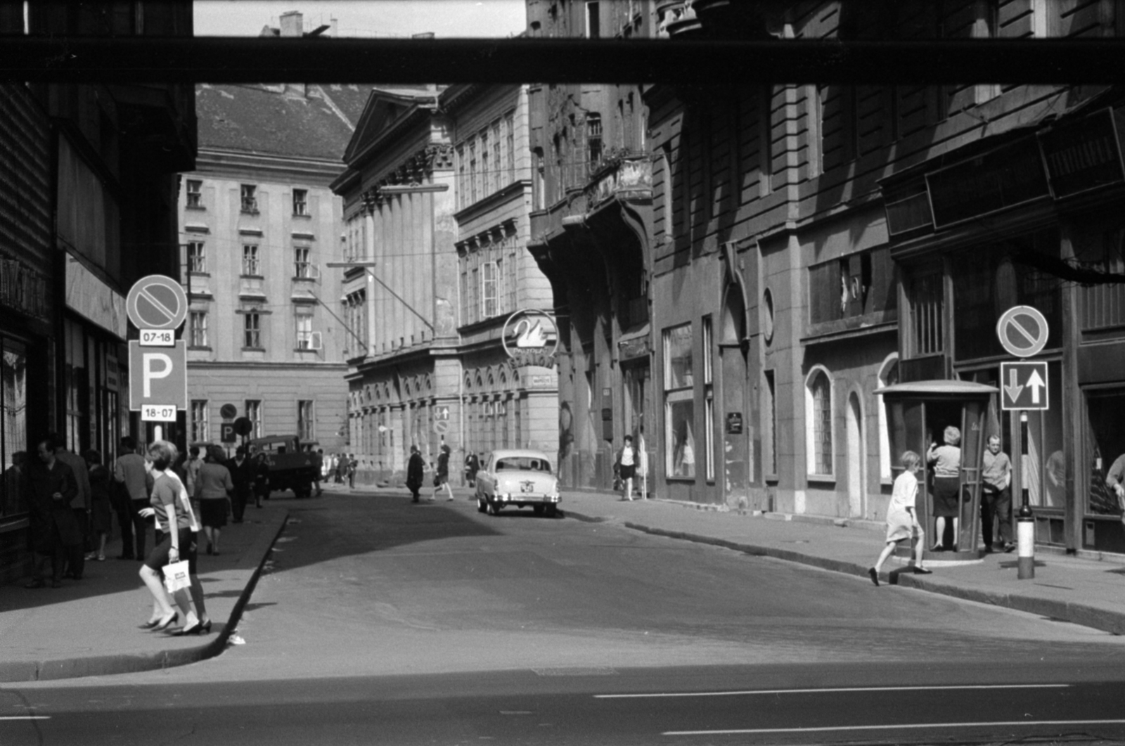 Magyarország, Budapest V., a Városház utca a Kossuth Lajos utca felől., 1969, Bojár Sándor, Budapest, Fortepan #179623