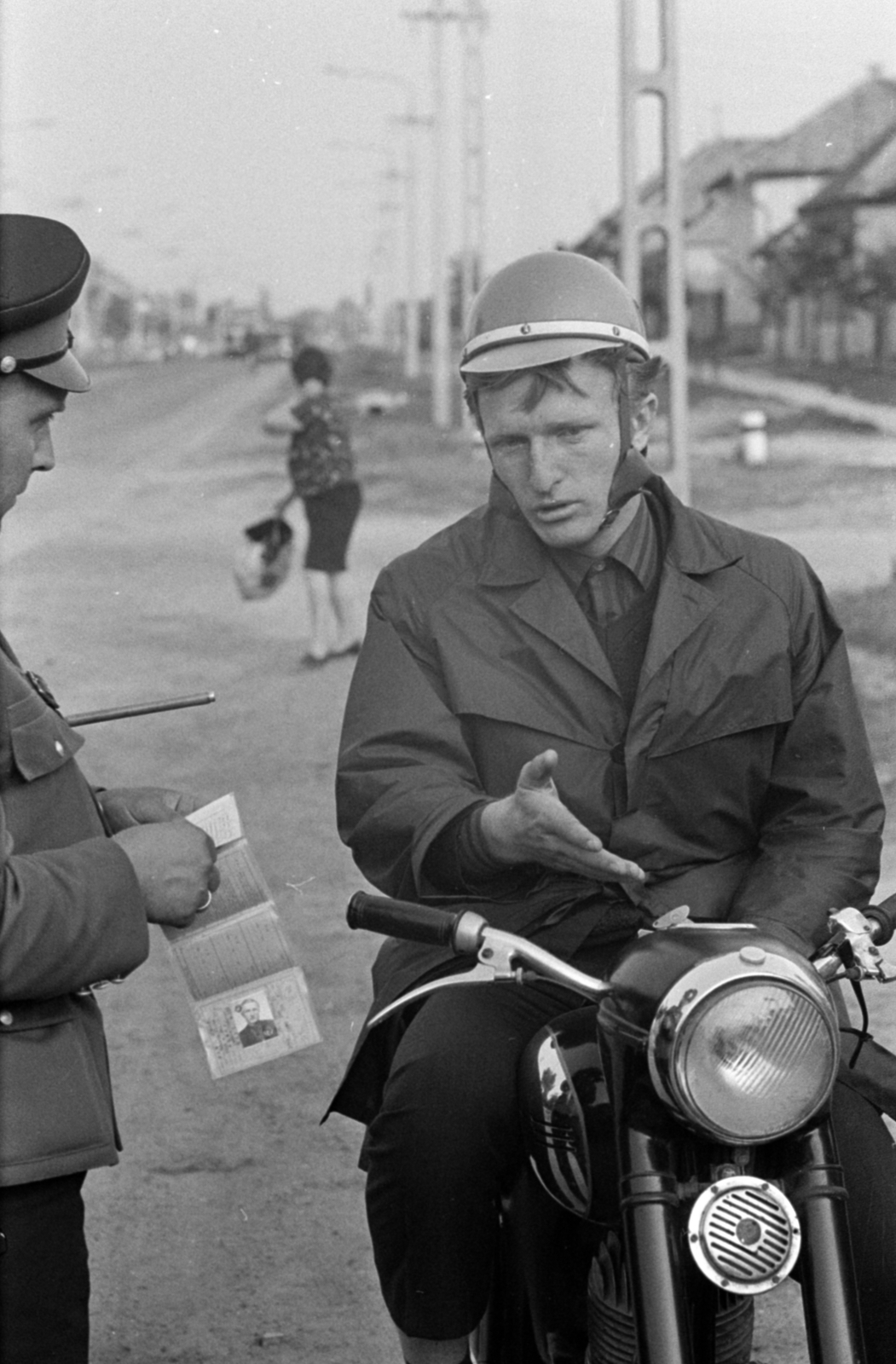 1969, Bojár Sándor, crash helmet, Jawa-brand, roadside vehicle checks, nylon fabric jacket, Fortepan #179626