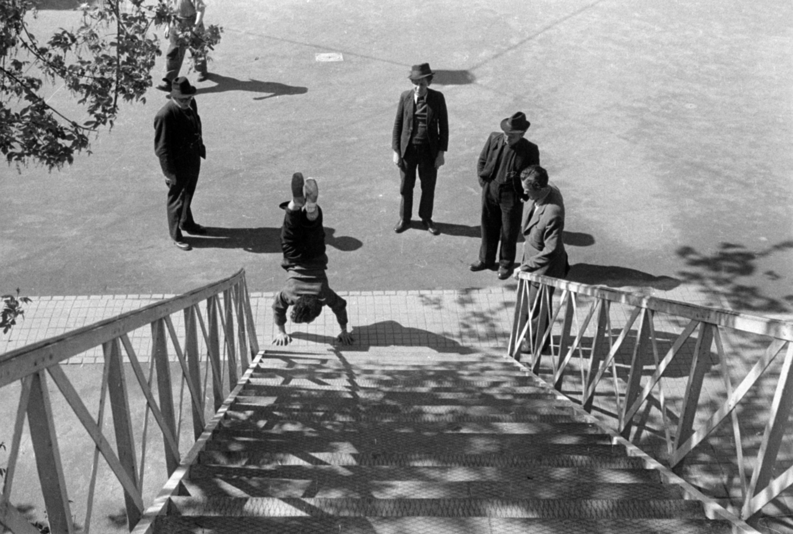 1952, Bojár Sándor, gaping, stairs, handstand, Fortepan #179639
