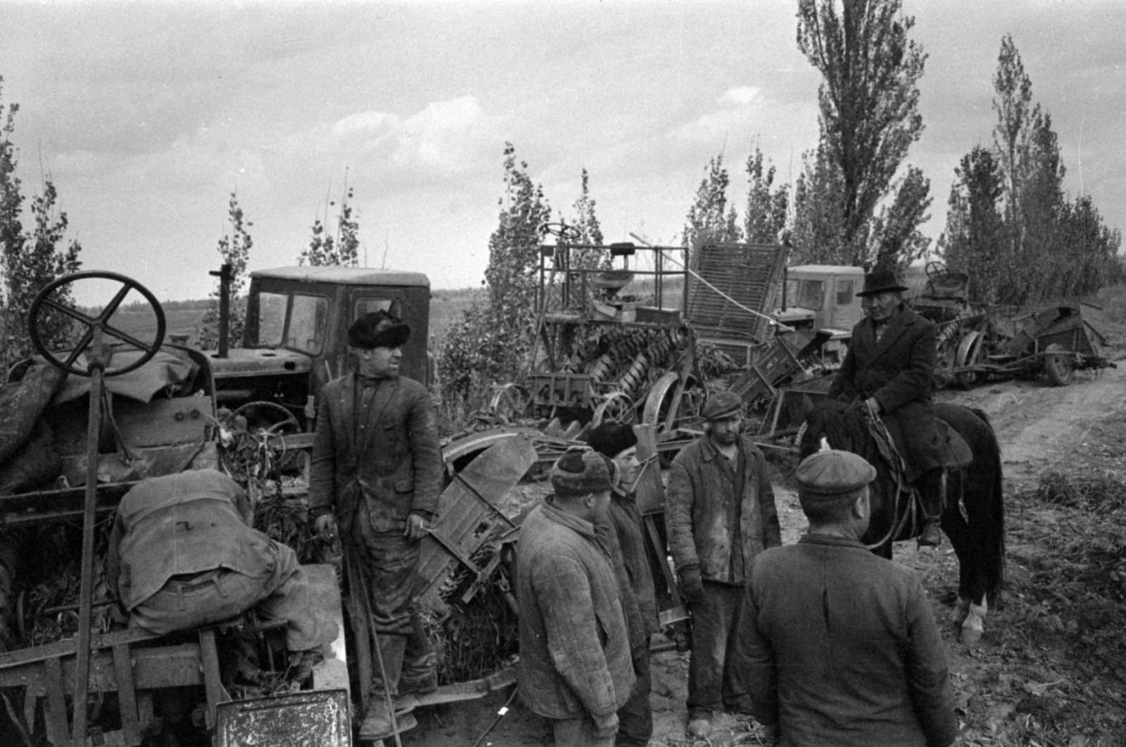 Alcsútdoboz, (ekkor Subar), a felvétel a "SZKP XXII. pártkongresszusa" nevű kolhoz földjein készült., 1968, Bojár Sándor, Fortepan #179694