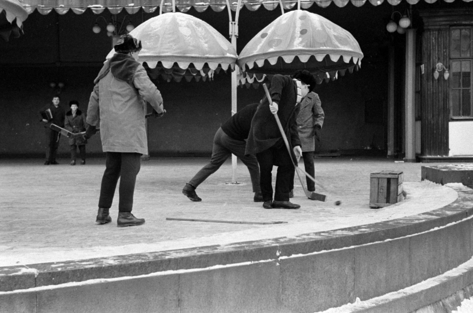 Russia, Moscow, Petrovka utca 5., a Druzsba kávézó terasza., 1964, Bojár Sándor, Fortepan #179761