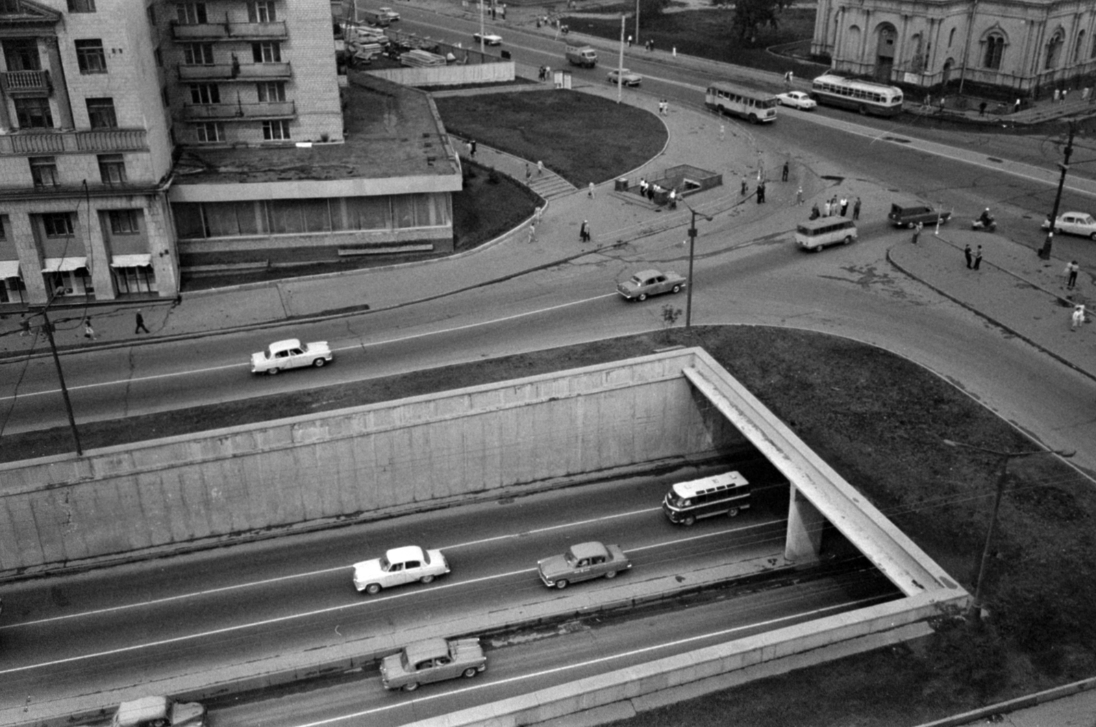 Russia, Moscow, kilátás a Kaluzsszkaja (Oktjábrszkaja) tér felé, balra a Krmiszkij Val út., 1967, Bojár Sándor, Fortepan #179770