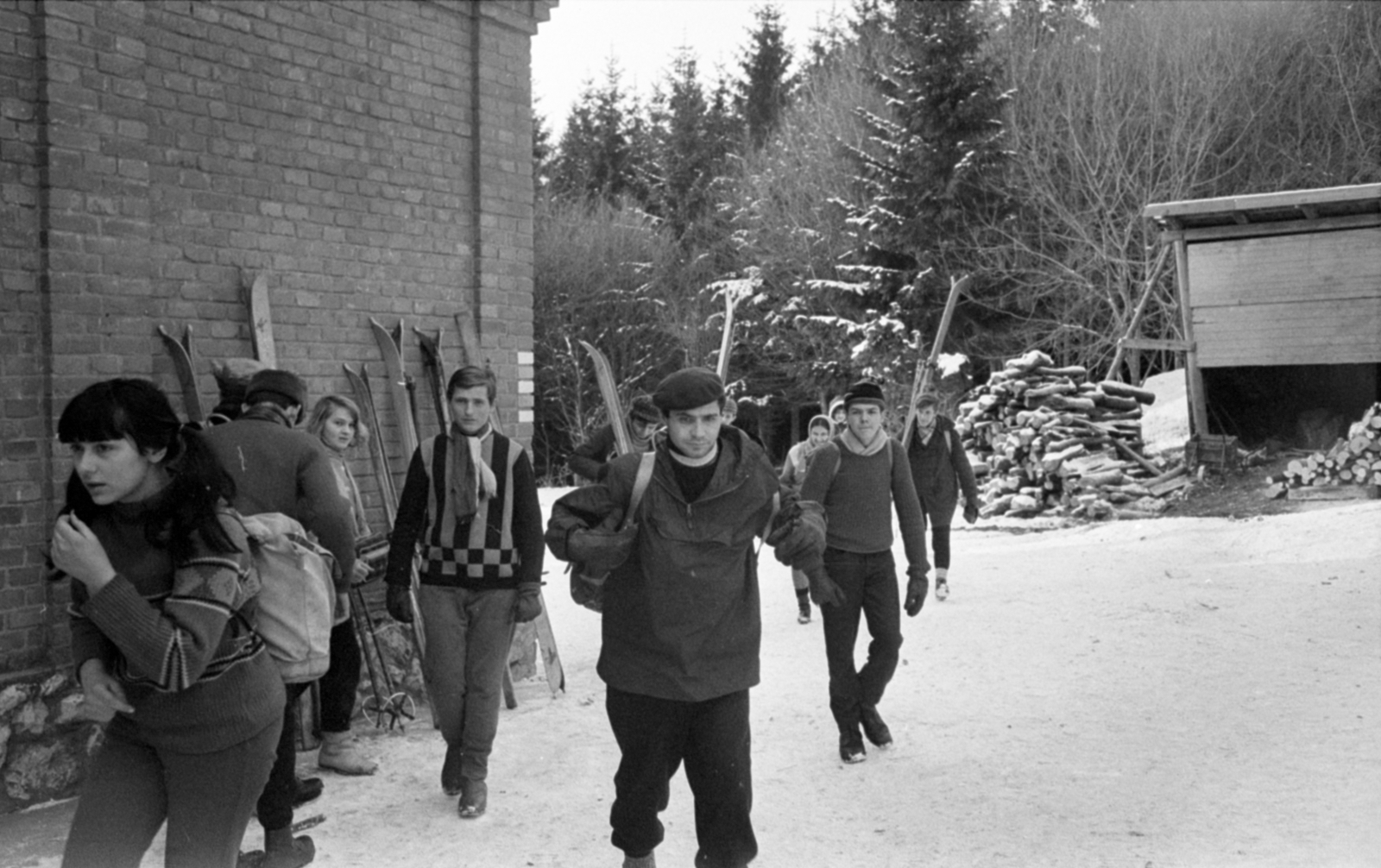 Magyarország, Bánkút, Nagyvisnyó, a felvétel a menedékház mellett készült., 1969, Bojár Sándor, síelés, Fortepan #179926