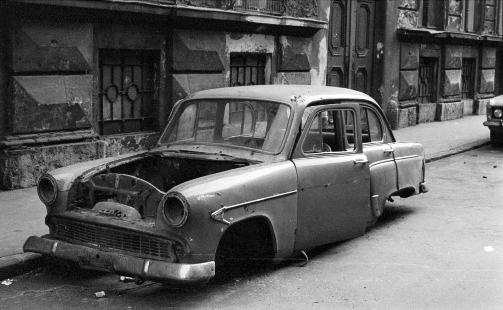 Hungary, Budapest IX., Liliom utca, háttérben a 7. számú ház., 1976, Bojár Sándor, wreck, Budapest, Fortepan #179931