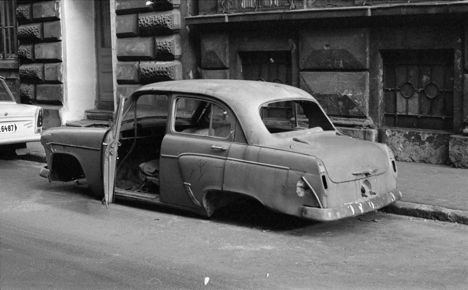 Hungary, Budapest IX., Liliom utca, háttérben a 9. és 7. számú ház., 1976, Bojár Sándor, wreck, Budapest, Fortepan #179932