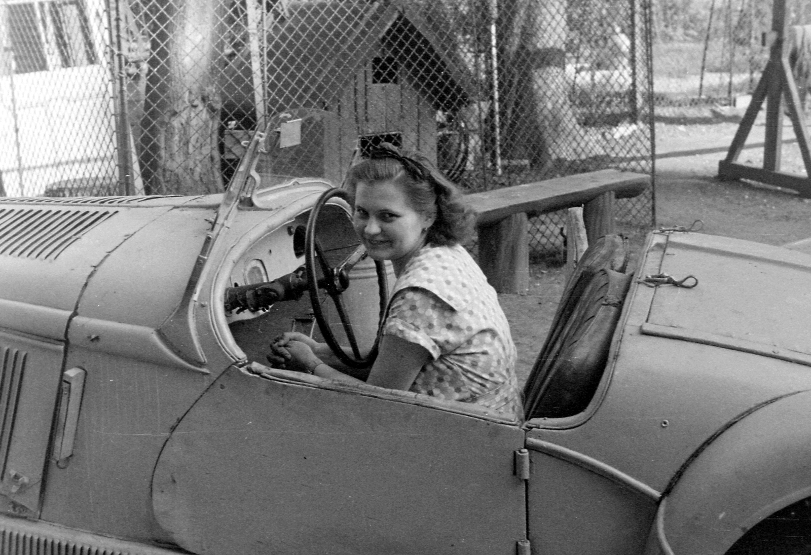 Hungary, 1954, Magyar Rendőr, Gerrman brand, Adler-brand, lady, automobile, head wrap, convertible, summer dresses, Fortepan #17994