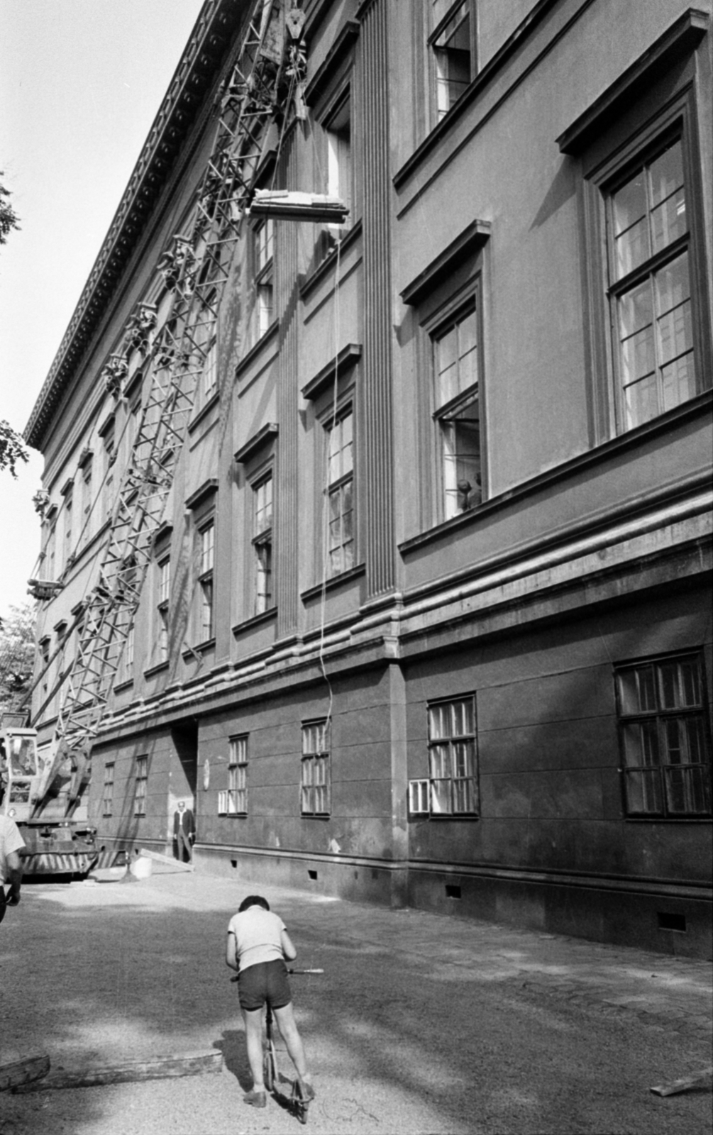 Magyarország, Budapest VIII., Apafi György márvány síremlékének áthelyezése, a Szépművészeti Múzeumból a Magyar Nemzeti Múzeumba., 1966, Bojár Sándor, Budapest, Fortepan #179947