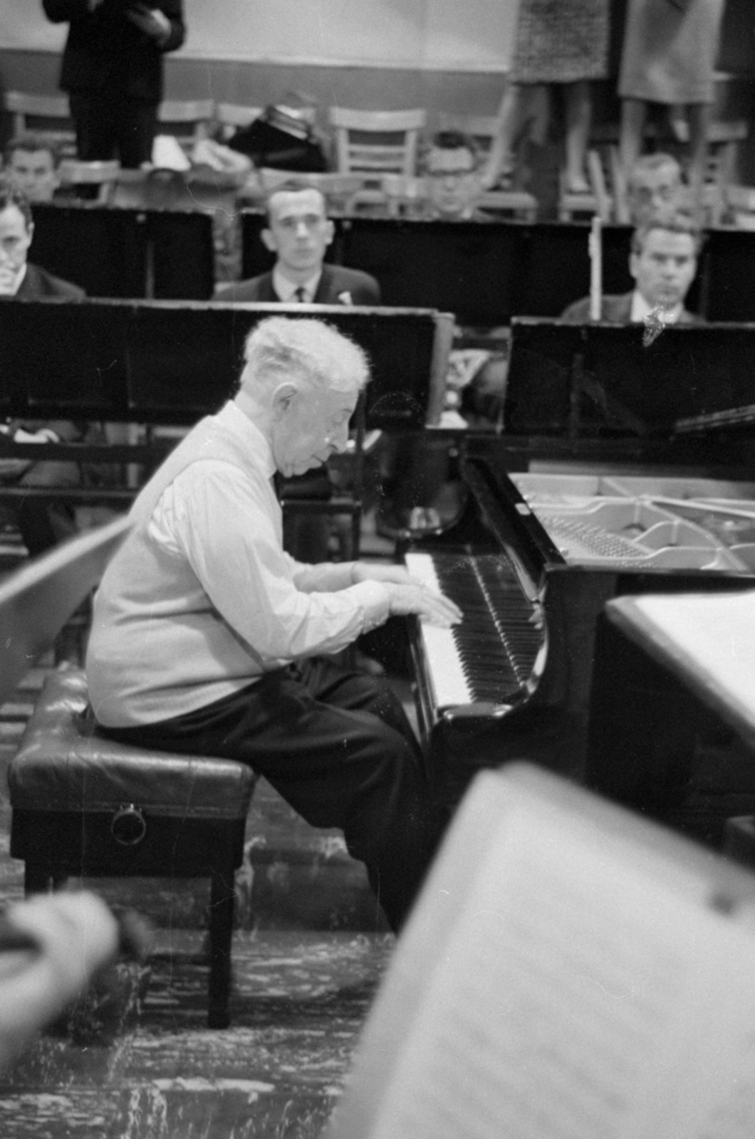 Magyarország, Budapest, a felvétel Arthur Rubinstein zongoraművész Erkel Színházbeli hangversenye előtti próbán készült., 1966, Bojár Sándor, zongora, Fortepan #180092